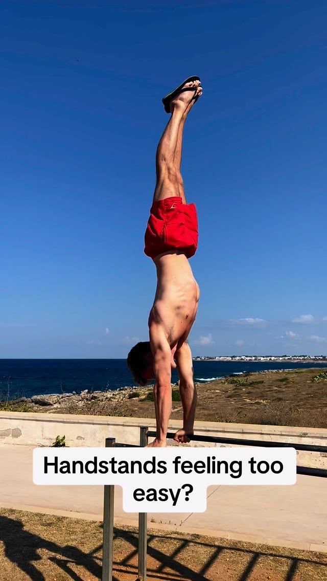 Straight bar handstands are something different 🥵
#straightbarhandstand #calisthenics #streetworkout #calisthenicstraining #bodyweighttraining #strengthtraining