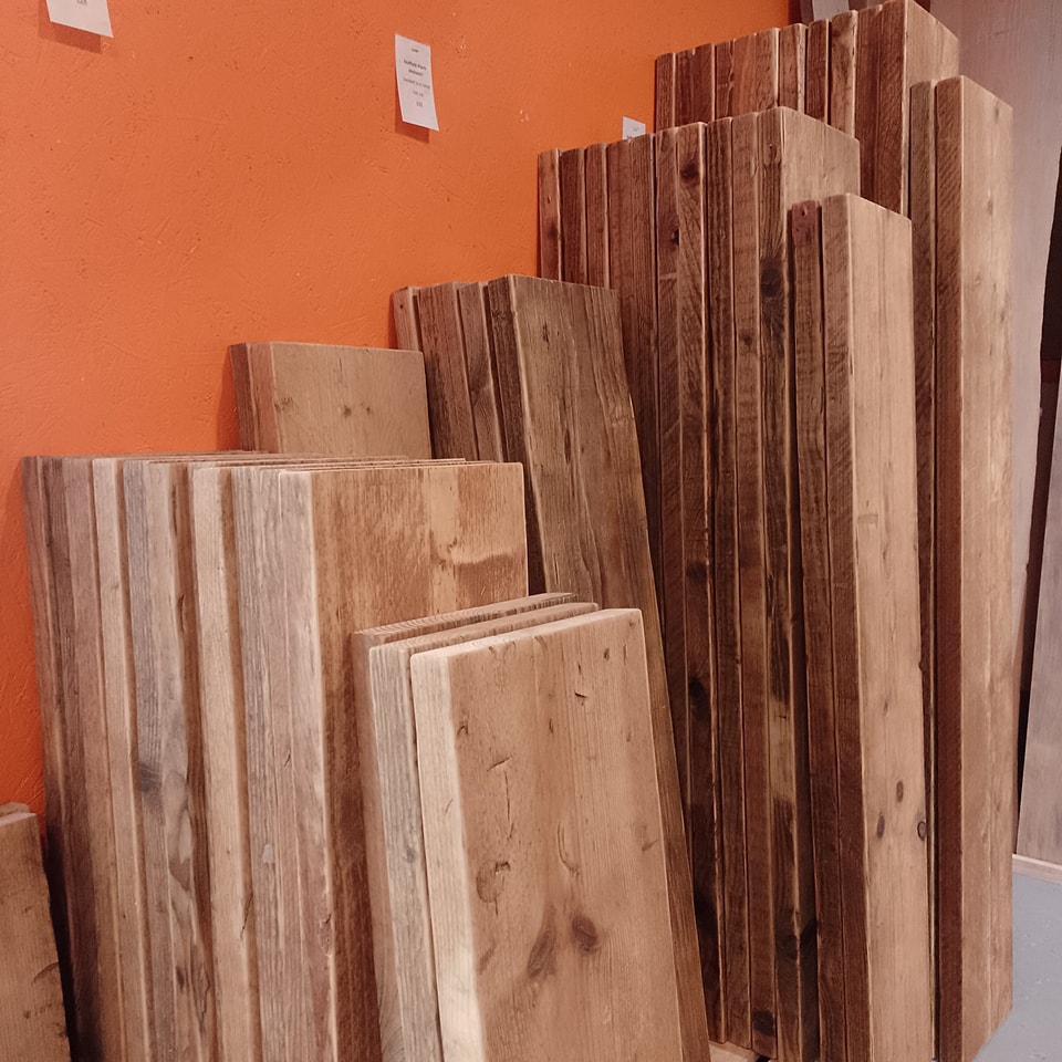 We have a very healthy stock of scaffold board shelves in our shop, ready for the weekend!
All sanded and oiled. 0.8m, 1m, 1.2m and 1.4m, ready for you to take away. Priced at £30 per metre.
In our showroom, as always, we keep a good stock of metal brackets.
#scaffoldboardshelves #scaffoldboard #recycledwood #reclaimedwood #somerset #westonsupermare #northsomerset #bristol