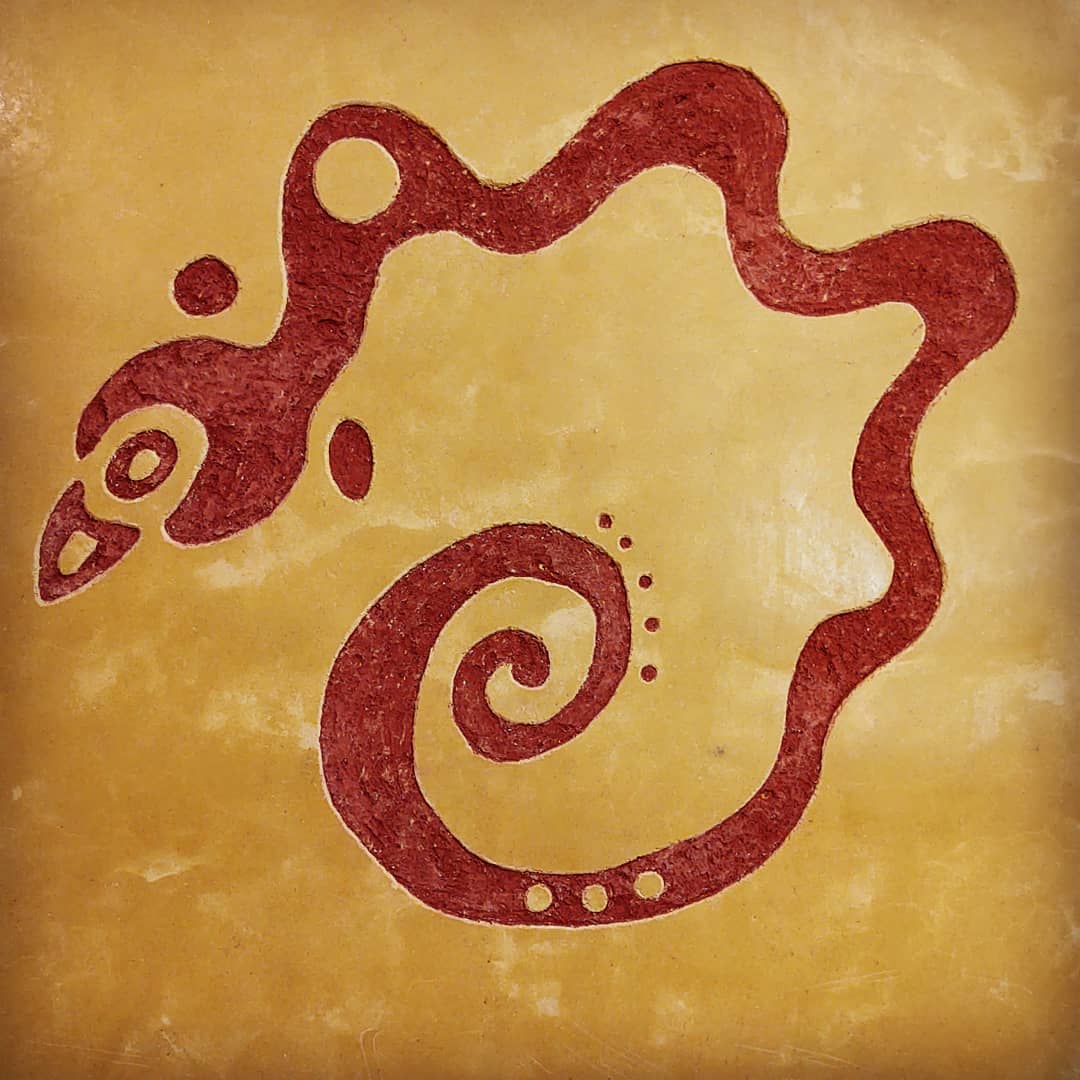 2 examples of sgraffito...a technique of carving back layers of plaster to reveal a different texture (and sometimes color) beneath.
The swirlies are layered #clayplaster in 3 difference colors. My logo is layered #tadelakt (#limeplaster)...the yellow layer is polished and the red reveals the layers below.
The carving is done when the plaster is leather hard: firm, but not completely cured/dried.
Isn't plaster fun?!!
#endlesspossibilites