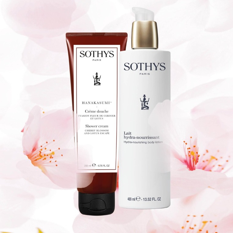 Oppdag Sothys hverdagsluksus 🌸
Nå får du vår all-time-bestseller body lotion i XXL (400 ml) størrelse sammen med Hanakasumi™ shower cream i en lekker gaveeske til KAMPANJEPRIS 🥰
🚿 Dusjkremen Hanakasumi™ shower cream etterlater huden med fuktighet og en uforglemmelig duft.
🧴 Beriket med shea butter og hvit lupin vil Hydra-nourishing body lotion gi en rik smøring og beskyttende effekt for huden.
🧴 Den fuktighetsrike formelen er designet til å trekke lett inn, men likevel etterlate huden med næring hele dagen.
PRIS: 699,- (verdi kr: 1.327,-)
#TemaHud #formerennvelvære #Asker #Nesbru #hudpleie #hudpleieasker #hudpleienesbru #hudpleietips #hudpleieprodukter #hudpleierutine #hudpleiesalong #handlelokalt #støttsmåbedrifter #sothys #sothysnorge #sothysskincare #sothysgudinne #spa #hjemmespa #kroppspleie #sakura #cherryblossom