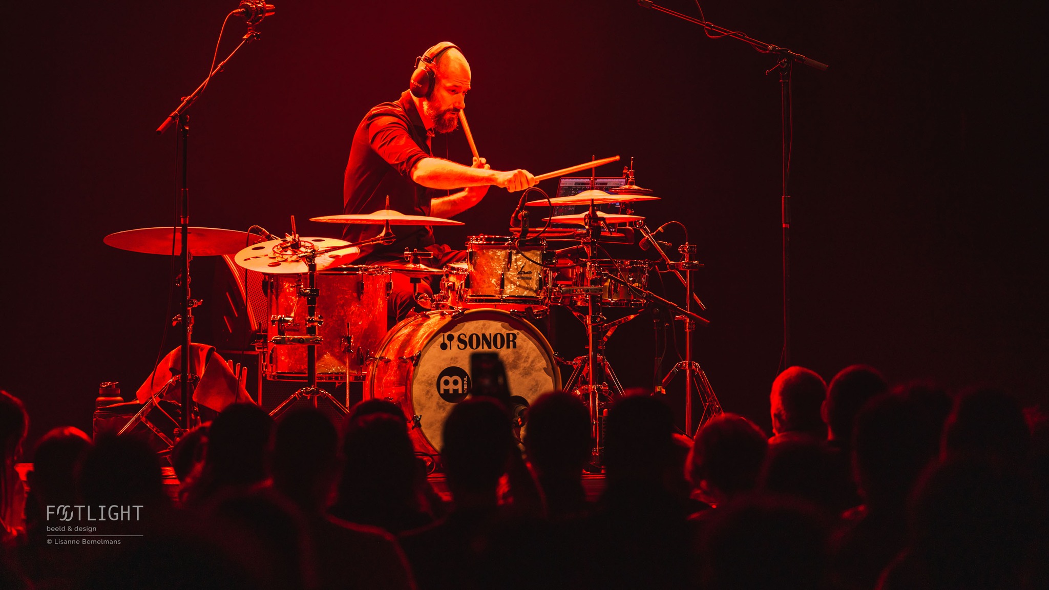 📸✨ Klaar om jouw muzikale momenten vast te leggen in adembenemende foto’s? 🎶📷
📷🎤🚀 Heb je NOOIT beelden van belangrijke momenten en mijlpalen en ben jij op zoek naar professionele live concertfoto’s voor jouw campagne? Ik help artiesten managers & marketing- en communicatiemedewerkers met actuele content door middel van professionele concertfoto’s.
🤔 Komt dit je bekend voor: Uitdagingen met de juiste camera-instellingen tijdens een live show en visuele content die niet de emotie van live optredens vastlegt?
Stel je voor dat er professionele concertfoto’s worden gemaakt van live optredens, waardoor je nooit belangrijke momenten en mijlpalen misloopt. Ontvang actuele beelden die je kunt gebruiken voor persberichten, sociale media-updates, concertposters en merchandising. 📸🎶✨
Of je nu manager bent van een opkomende artiest die zijn eerste stappen zet of van een doorgewinterde performer. Ik breng jouw verhaal tot leven door mijn lens.
Wacht geen moment langer! 🕒 🚀 Stuur vandaag nog een berichtje mijn kant op en samen gaan we jouw muzikale reis omtoveren tot een onvergetelijke ervaring!
🎵✨ Capturing your musical tales, from stage to screen 📸🎶
Lisanne Bemelmans
#ConcertFotografie #CaptureTheMoment #BoekNu #MusicMagic