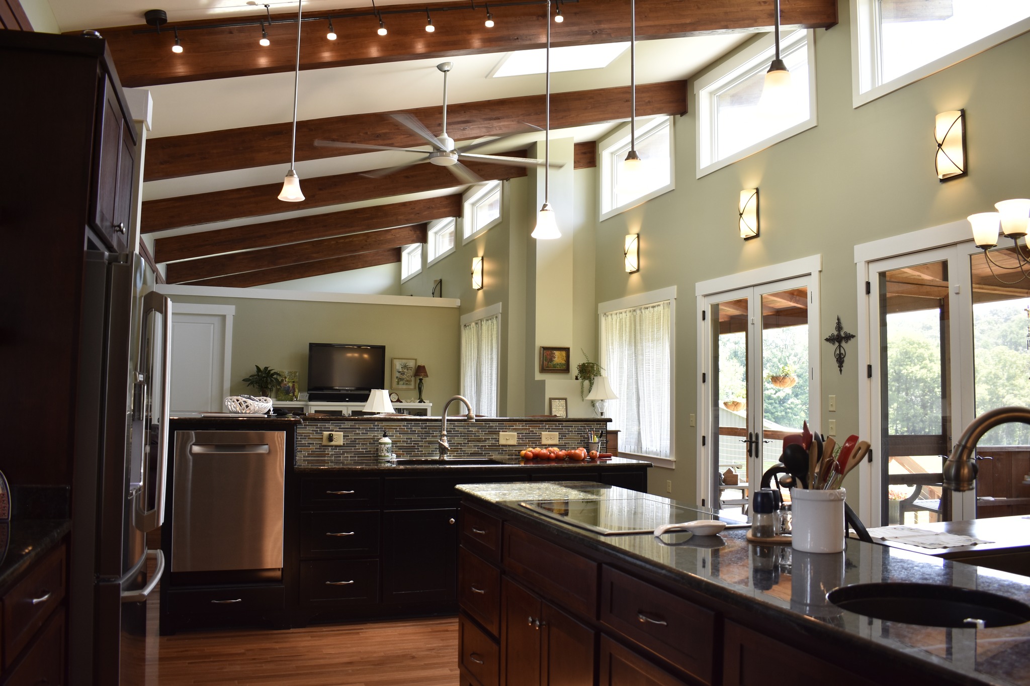Space & views; unbarred.
Not only does this kitchen have open views to the living space, but also to the lush scenery surrounding the home.
Causey Residence | Portland, TN
#architecture #architects #designs #build #instaarchitecture #instaarchicteture #architect #architectural #residentialarchitecture #retailarchitecture #retaildesign #commercial #commercialarchitecture #commercialarchitect #residentialarchitect #homedesign #instahome #interiordesign