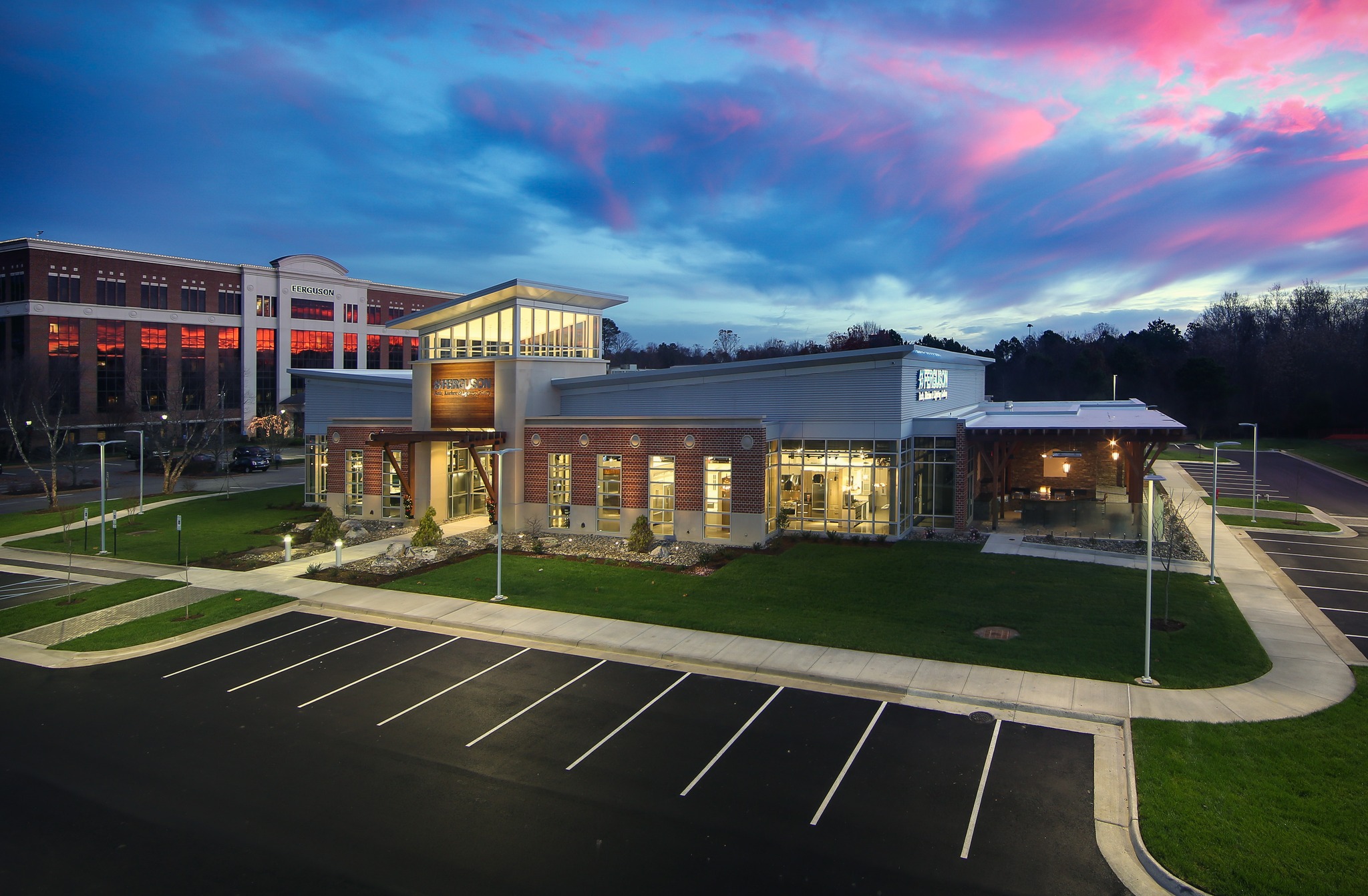 Flashback Friday to the award wining design we did for Ferguson Bath, Kitchen & Lighting Gallery. This showroom was expertly constructed by W.M. Jordan company.
#Virginia #newportnewsva #NewportNews #architecture #architects #designs #build #instaarchitecture #instaarchicteture #architect #architectural
@wmjordan_co @fergusonshowrooms @fergusonenterprises