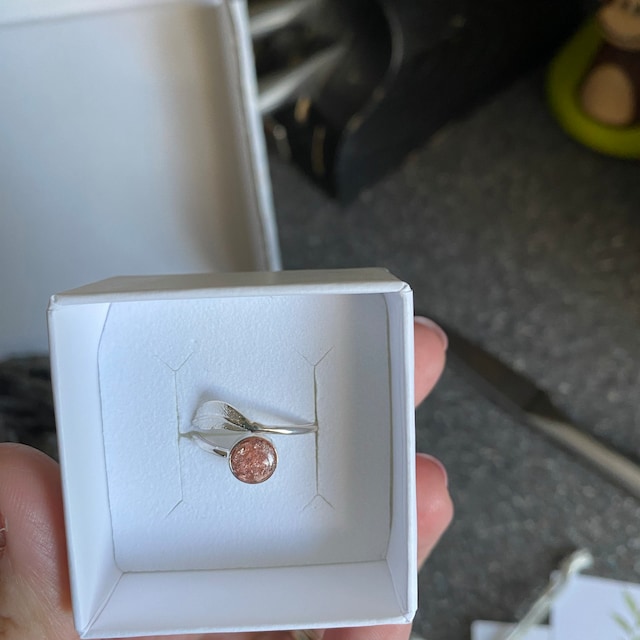 Another ⭐⭐⭐⭐⭐ Review 🫶
Rebecca 23 Mar, 2023
5 out of 5 stars
So pleased with the product, it’s also presented in a lovely way. Excellent service from the moment of order and item received well within time frame. I would highly recommend.
Thank you Rebecca!
#ashjewellery #ashesjewelleryuk #cremationjewellery #memorialjewellery #samfirememorials #ashesjewellery #memorialjewelleryuk #featherring