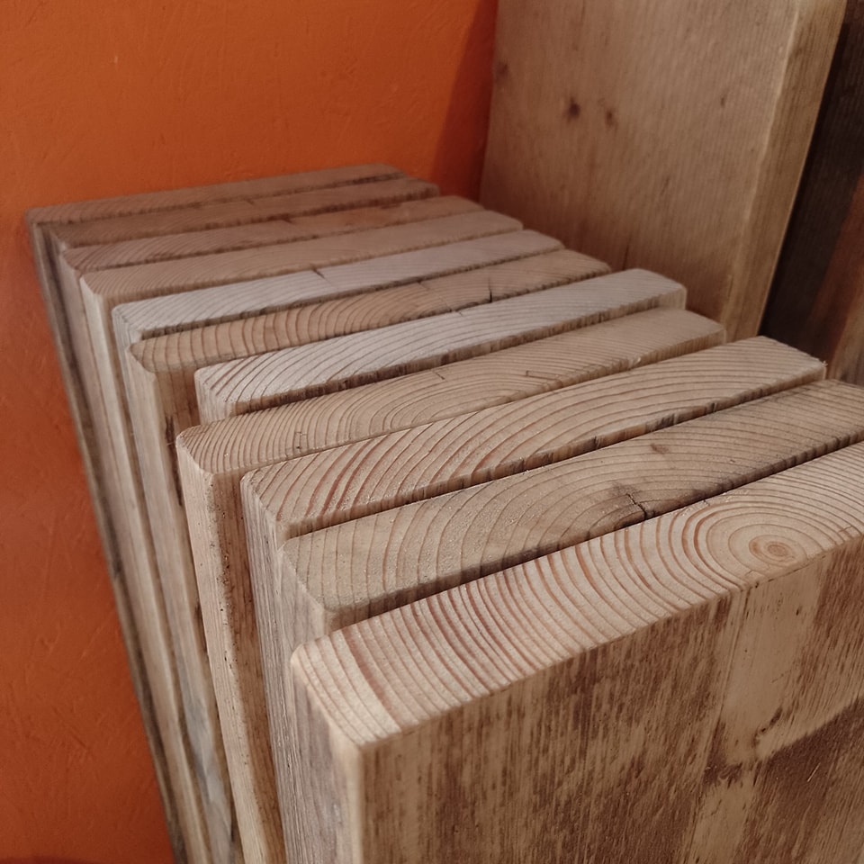 0.8m long scaffold board shelves are back in stock!
Often a fast seller. Ready for you to come and take away.
In our showroom, we stock a range of suitable brackets. Our opening hours are 8:30 to 16:30, Monday to Saturday.
#shelvingideas #scaffoldboardfurniture #recycledwood #westonsupermare #northsomerset #somerset