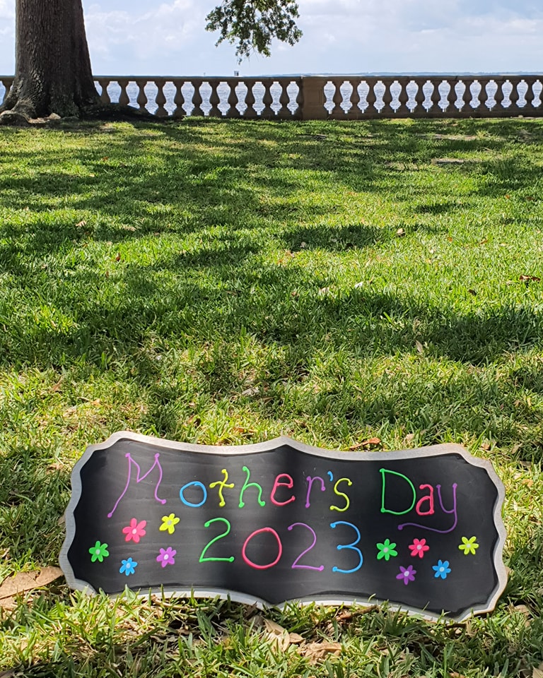 Photograph-E wants to wish all of the moms a beautiful and Happy Mother's Day!