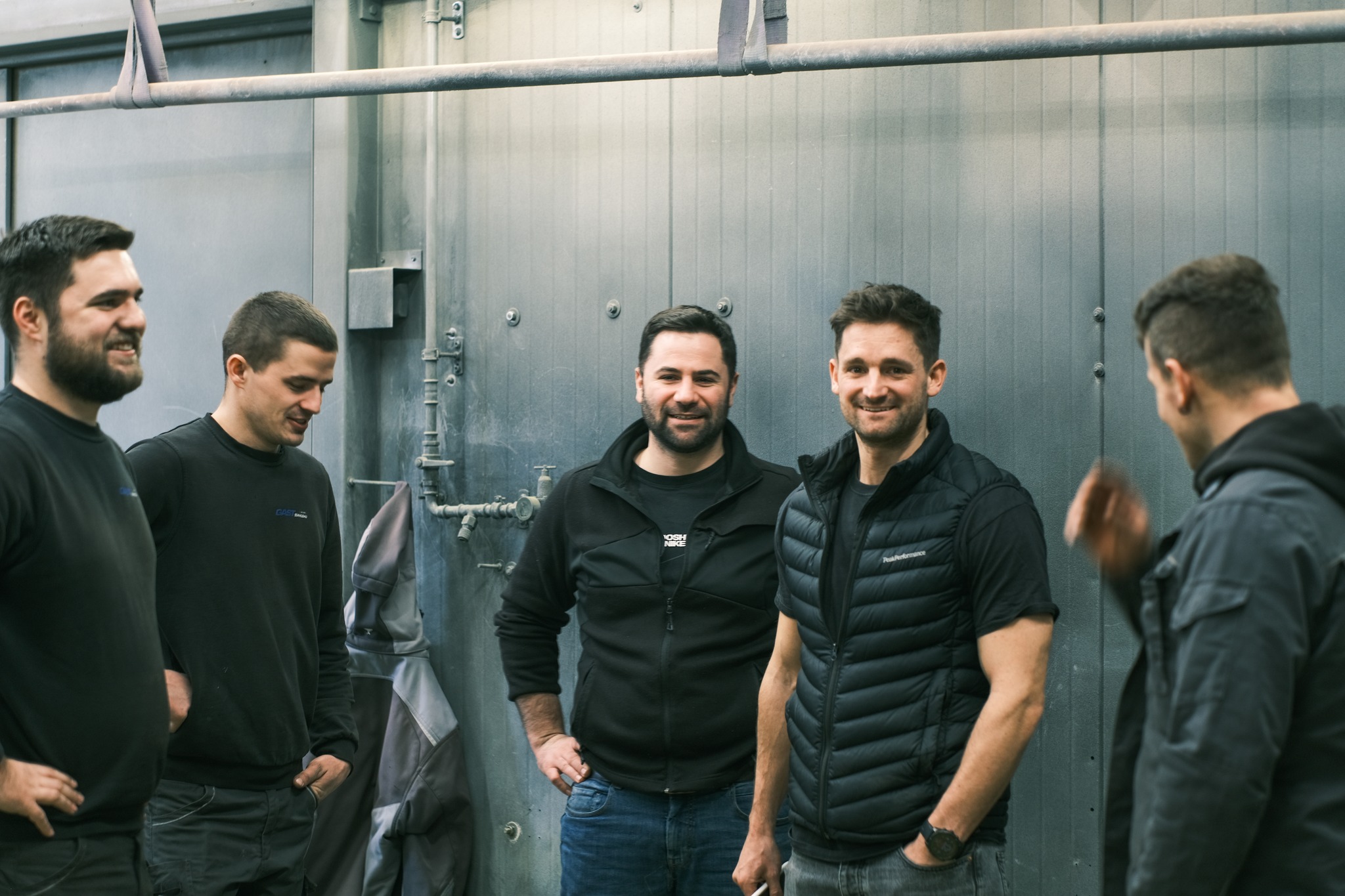 🔧 Teamgeist, der verbindet! 💪
Wenn Erfahrung auf frischen Wind trifft, entstehen besondere Konstruktionen.
Wir sind immer auf der Suche nach top motivierten Fachkräften (Metallbauer/in; Kauffrau/mann Büromanagement). Jetzt initiativ per mail, DM bewerben oder einfach vorbei schauen!
#metallbau #teamarbeit #allgäu #handwerkmitleidenschaft #stahlbau