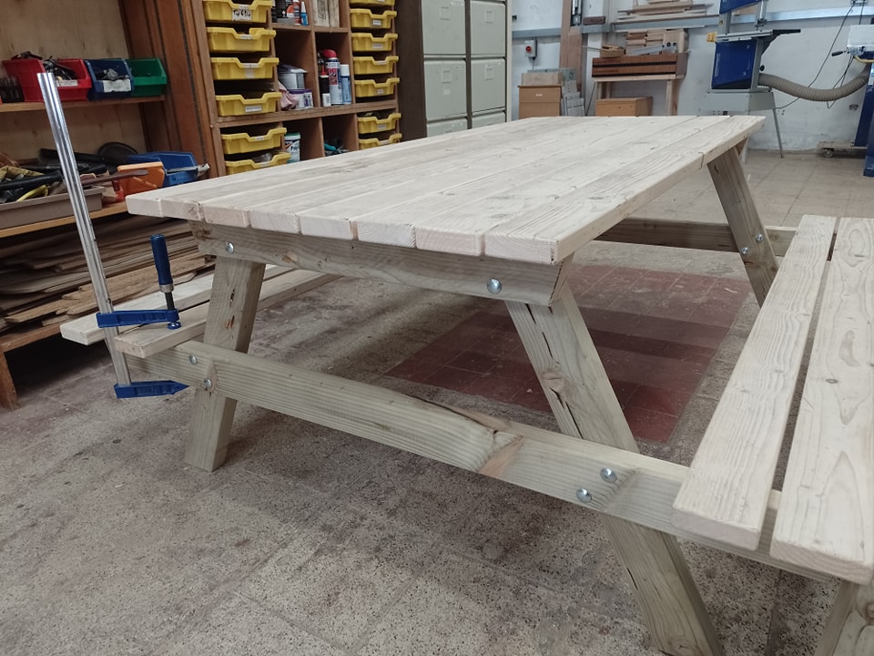In our workshop, we're currently making a set of picnic benches for a local business in Weston.
Scaffold board tops sat on a frame of tanalised timber.
#bespokefurniture #recycledwood #westonsupermare #somerset #seating #lunchtime