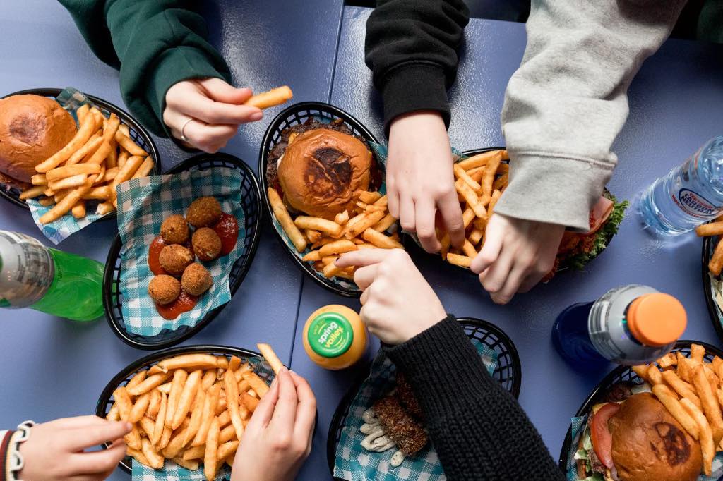 🍔🥤🍨🕹️🏆🍔🥤🍨🕹️🏆
“They need more family friendly options at Hotham” we hear you say.
Check out the new Frankie, open every Wednesday to Saturday night!
It’s a family hub of fun, with air hockey, arcade games and ticketed events … save yourself for dessert, our donuts, freakshakes and loaded ice-creams are the best!
www.frankieatthebigd.com.au
#familytime #familygoals #familyvacation #familyfun #arcade #games #arcadegames #buckhunter #mthotham #hothamalpineresort #mounthotham #Frankie #hotham #frankiehotham
