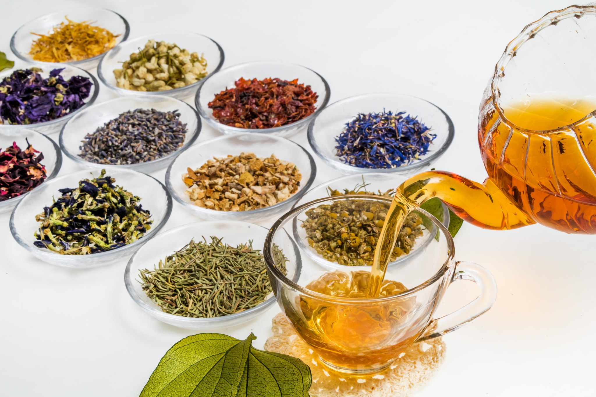 Ce samedi 15 avril, c'est Atelier Préparation de #tisanes pour le système nerveux.
Nous discuterons des forces et faiblesses des éléments et des organes selon les préceptes de la #médecinetraditionnellechinoise et de leur manifestation sur le système nerveux. Nous découvrirons les plantes #adaptogènes, relaxantes, toniques nerveuses et bien d'autres, en goûterons quelques unes.
Pour terminer chaque participant créera son propre mélange en prenant en compte les éventuelles interactions et contre-indications.
https://www.naturecomestible.fr/events/atelier-creation-de-tisanes-3
*Ces ateliers ont un but pédagogique afin de développer la connaissance de soi et l'autonomie dans la gestion des troubles courants sans complications. Ils ne remplacent pas l'avis d'un médecin
#herboristerie #sesoignerparlesplantes #sesoignernaturellement #développerautonomie #Connaissancedesplantes #plantesmédicinales #atelierplantes #herbalism