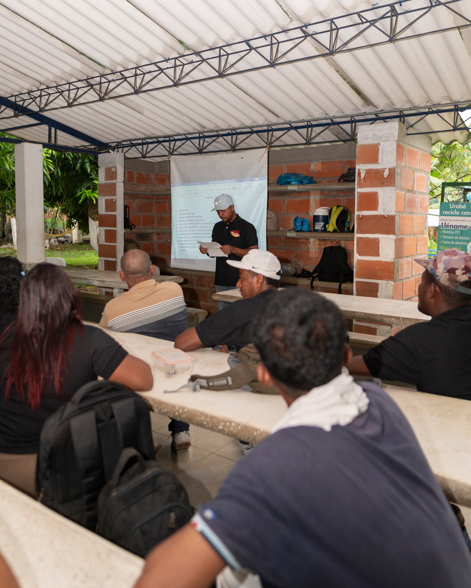 🌱 Un paso decisivo para el futuro 🌱
Con gran satisfacción, compartimos que nuestra Asamblea General se llevó a cabo con éxito. Fue un evento fundamental donde, como corporados, tomamos decisiones claves que guiarán nuestros esfuerzos durante el 2025, siempre con el objetivo de fortalecer el comercio justo y el bienestar de nuestras comunidades. 🗣️💬
Durante la asamblea, discutimos temas cruciales para seguir adelante con nuestra visión y asegurar un futuro próspero y justo para todos. 🌍💚
Agradecemos profundamente la participación activa de cada uno de ustedes, que hace posible que sigamos creciendo juntos. 🙌
#agropecuarialagaira #calidad #sostenibilidad #colombia #Urabá #SomosComercioJusto #Fairtrade