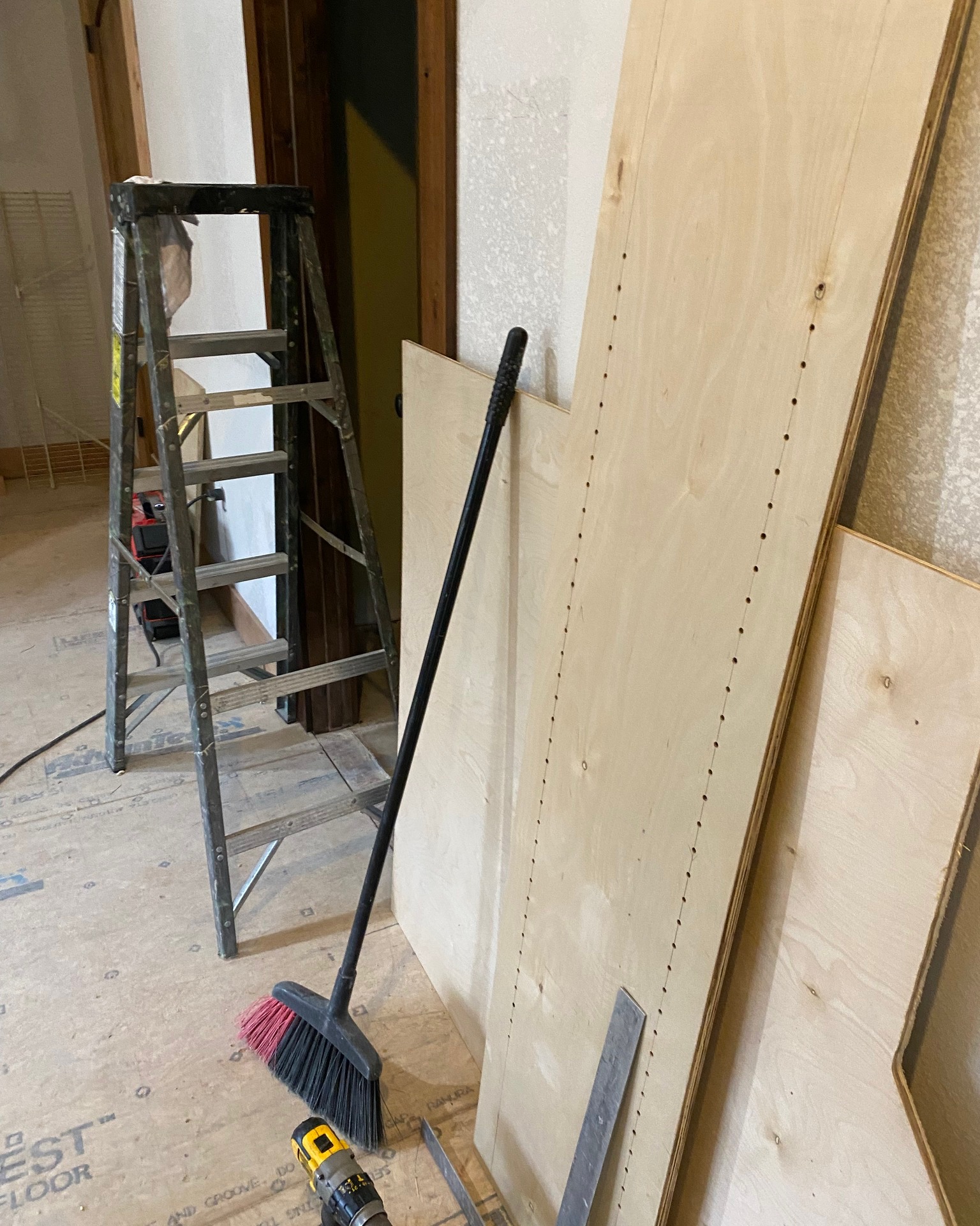 Quick post featuring a small cabinet I built for my sister.
#abovestandardsllc #cabinetry #carpentry