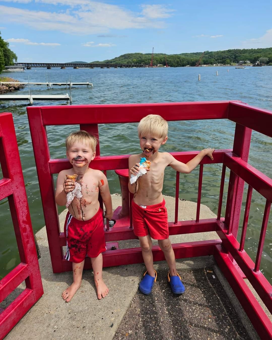 Avoid a mess like this! 😆😅 A day at the beach = hungry kids! Instead of dealing with melted treats or soggy crackers, pack these:
🍉 Frozen grapes – Cold & refreshing.
🥨 Pretzels & popcorn – No-mess crunch.
🧀 Cheese sticks & protein bars – Keep kids full longer.
🍦 Frozen yogurt tubes – Just thawed by snack time!
🥛 Chia seed pudding – Packed with protein & easy to eat.
🥒 Cucumber & watermelon slices – Hydrating & mess-free.
🥜 Rice cakes with nut butter – A crunchy, satisfying snack.
💡 Pro Tip: Freeze juice boxes before leaving—they keep everything cold and turn into a refreshing drink later!
👉 Follow along and visit my latest blog post for more easy family travel tips!
#BeachSnacks #ParentingHacks #SimpleSolutions