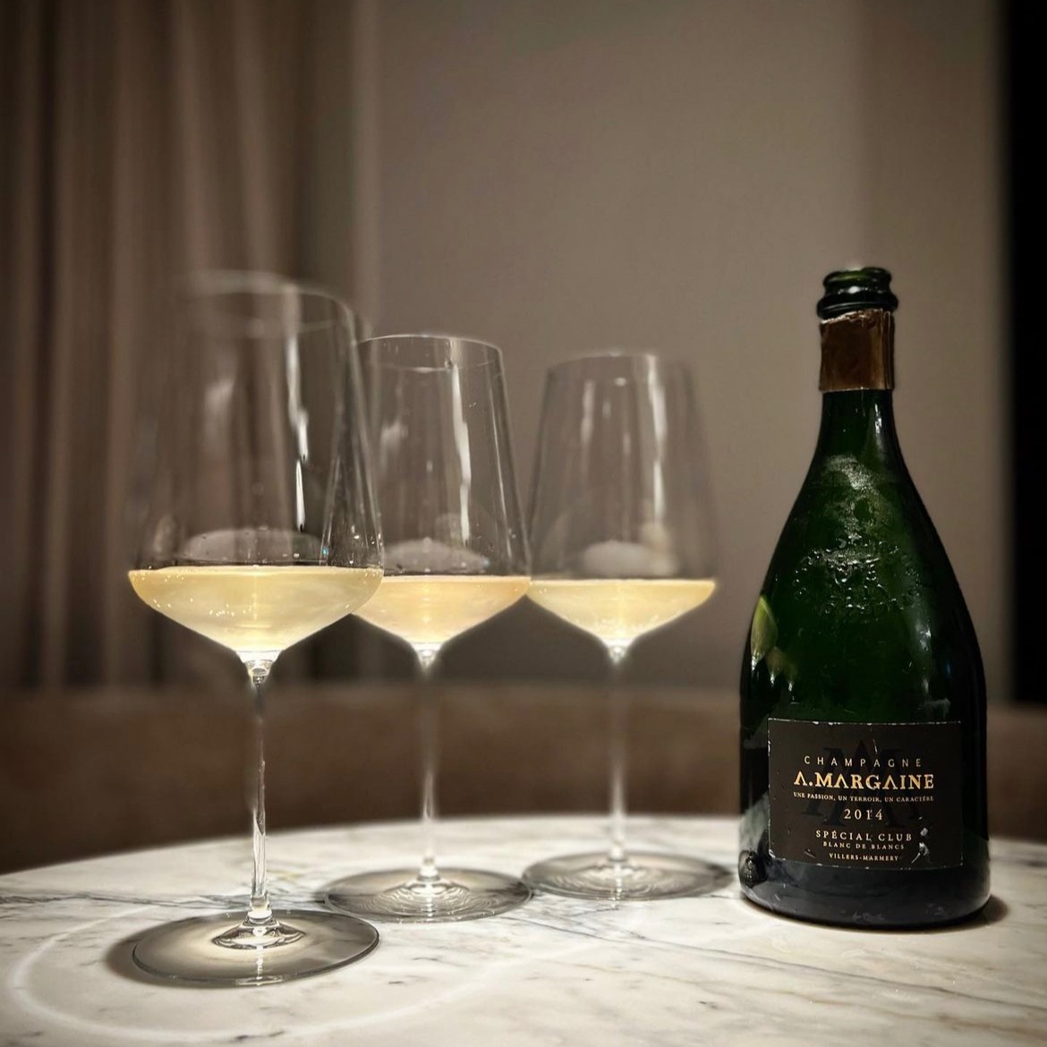 Cheers to the weekend with Special Club 2014 🍾
📸 @la_romanee_
Champs d’Enfer, Bayons, Essaires, Broccots, Alouettes
20% Fûts - 100% Chardonnay - Pas de Fermentation Malolactique -3 600 Bouteilles
#specialclubchampagne
#wine #champagne #chardonnay #margaine #fatheranddaughter #villersmarmery #blancdeblancs #champagneamargaine #tasting #1ercru #vin #winemaker #villersmarmey #drinkchampagne #winegrower #amargaine #vigneron #Cheers ##spécialclub