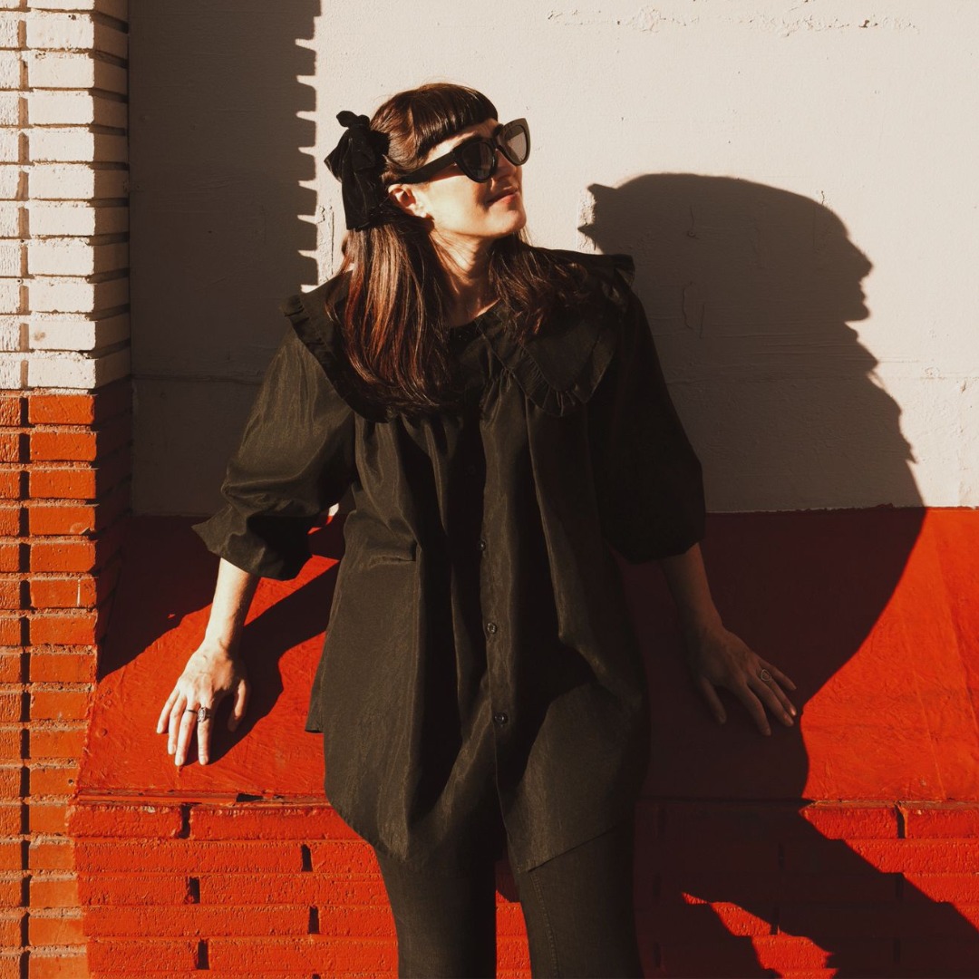 • Off to new adventures
• J'ai profité de mon dernier passage à Las Vegas pour y faire quelques images avec @tohaveher qui me permettraient de vous adresser mes vœux pour cette nouvelle année.
• Et au creux de cette petite carte, je vous souhaite ce qui représente le plus précieux à mes yeux : de la simplicité et de la sérénité dans vos relations et votre quotidien, l'amour et le soutien de vos proches, la santé, et la célébration des petits bonheurs.
• Aussi, je vous annonce qu'en tant que nouveau membre de la Kit-Cat clock team, je vous partage le crédo de ce chat iconique, qui me parle beaucoup :
" Put a smile on everyone's face
Love in everyone's heart,
Energy in everyone's body,
and be a positive force
in everyone's life ! "
Happy new year everyone 🖤
------
• I took advantage of my last trip to Las Vegas to capture a few images with @tohaveher, which I’m using to send you my wishes for this new year.
• Within this little card, I want to wish you what I hold most dear: simplicity and serenity in your relationships and daily life, the love and support of your loved ones, good health, and the joy of celebrating life’s small pleasures.
• I’m also excited to share that as a new member of the Kit-Cat Clock team, I’ve embraced the credo of this iconic cat, which resonates deeply with me:
"Put a smile on everyone's face,
Love in everyone's heart,
Energy in everyone's body,
And be a positive force
In everyone's life!"
Happy New Year, everyone 🖤