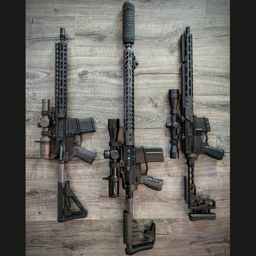 Another great customer build (pictured in the middle) using our carbon fiber AR15 handguard (custom 17"), carbon fiber closed stock with cheek riser w/rubber buttpad, and carbon fiber ultralight pistol grip. Thanks so much for the picture Marc!🔥
#ultralight #customerappreciation #Handguard #Stock #pistolgrip #carbonfiber #MadeinUSA #smokecomposites