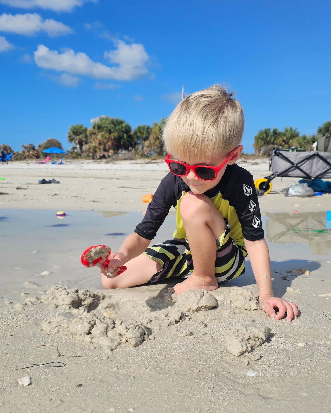 Long beach days = extra hydration needs! Here’s how to keep kids drinking enough:
✔️ Frozen fruit-infused water bottles – Melt into a refreshing drink.
✔️ Coconut water – Natural electrolytes without added sugar.
✔️ Watermelon & cucumber slices – Hydrating & easy to eat.
✔️ Herbal iced tea – Chamomile or rooibos tea keeps kids cool naturally.
✔️ Juice pouches (frozen before leaving!) – Doubles as an ice pack.
✔️ Electrolyte drinks – Great for extra hot days.
✔️ Reusable water bottles – Keep one per child for easy access.
💡 Pro Tip: Let kids pick their favorite fruit to add to their water—it makes them more likely to drink it!
👉 Follow for more easy family travel ideas!
#StayHydrated #BeachDayFun #ParentingHacks