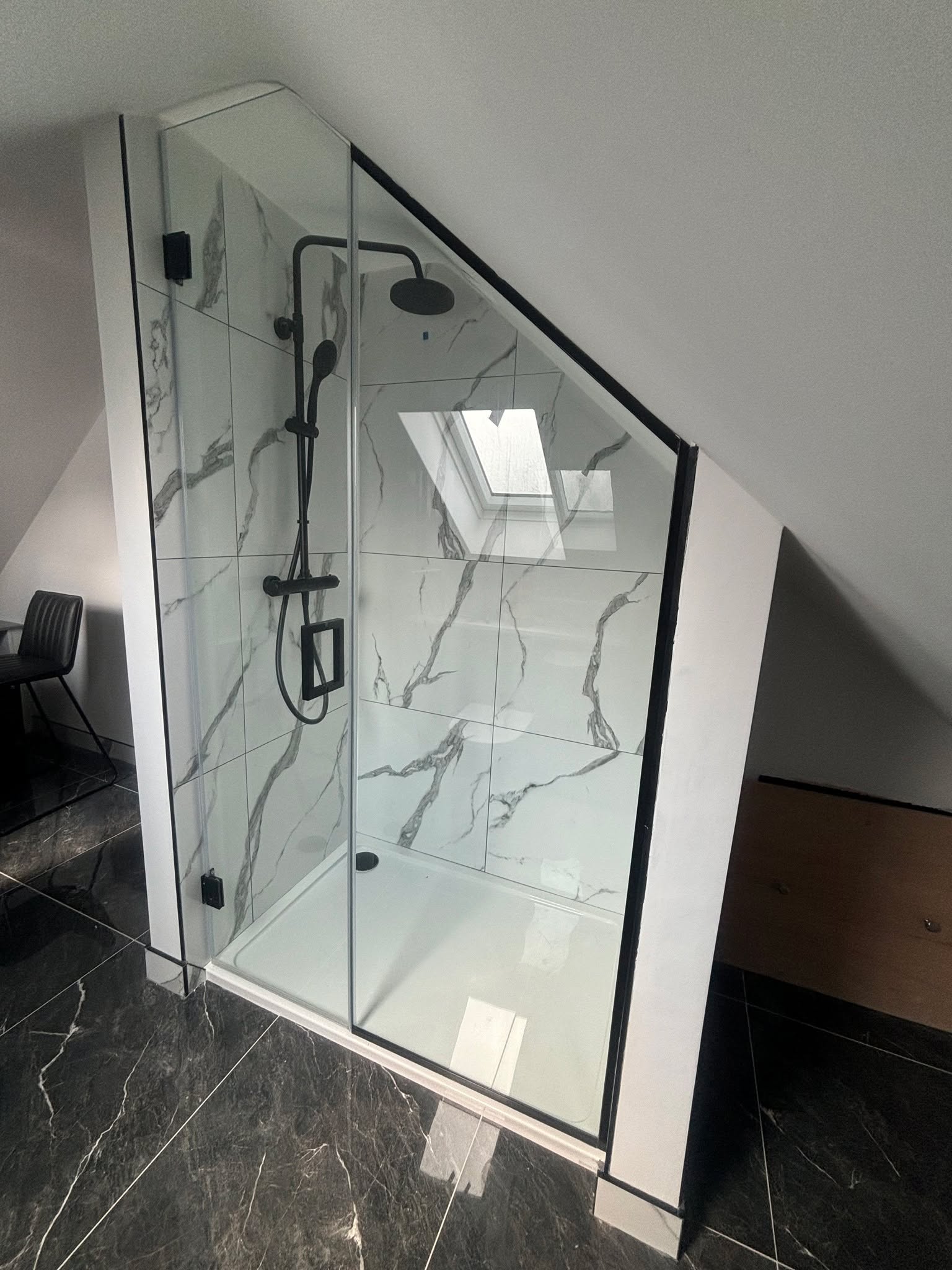 🚿✨ Bespoke Shower Screen Installation
We recently completed a custom shower screen to fit perfectly under a sloping roof, finished with sleek black hardware. The result? A flawless match for this stylish bathroom! 🖤💧
For more of our bespoke designs, visit www.premierglassbalustrades.co.uk
#BespokeShowerScreen #StylishBathroom #BlackHardware #CustomDesign #PremierGlassBalustrades
