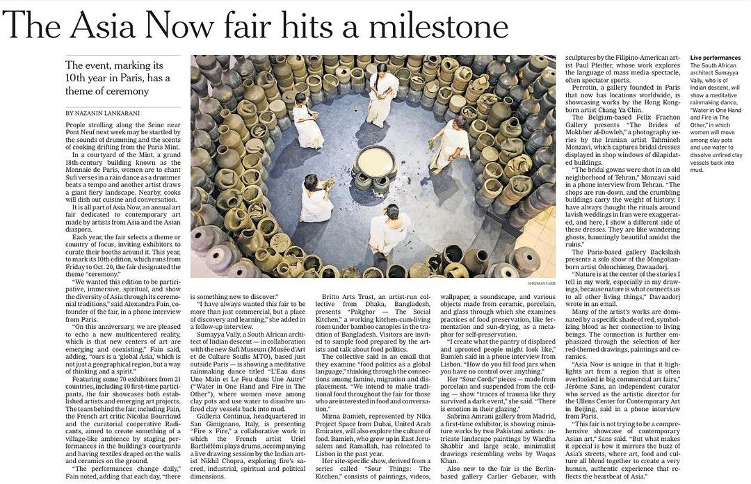 Dhaka Art Summit commissions in the New York Times - watch our work with Bangladeshi artisans directed by the vision of Sumayya Vally grow and land in Paris this week.
Image 1: New York Times article on Paris Now
Image 2: Image from DAS 2023
Sumayya Vally
Co-curated by Diana Campbell and Sean Anderson as an overlay of “To Enter the Sky” on the 2nd floor of DAS
Choreography
In collaboration with: Arpita Singha Lopa, Tahera Tanzim Juthi, Ayesha Rahman, Rituporna Nodi, Krishna Biswas, Sumit Das, Sajib Ghosh, Shib Shankar Mondol, Sajeb Mondol
Music In collaboration with Shoummo Saha
Commissioned for DAS 2023 by Samdani Art Foundation. Courtesy of the artist. Photographer Shadman Sakib
@sumi_v @dhakadiana @seanify22 @asianow @whataboutart.agency @nadiasamdani @rajeebsamdani @arpitalopa @pagolpagolpagol @nytimes @_counterspace @