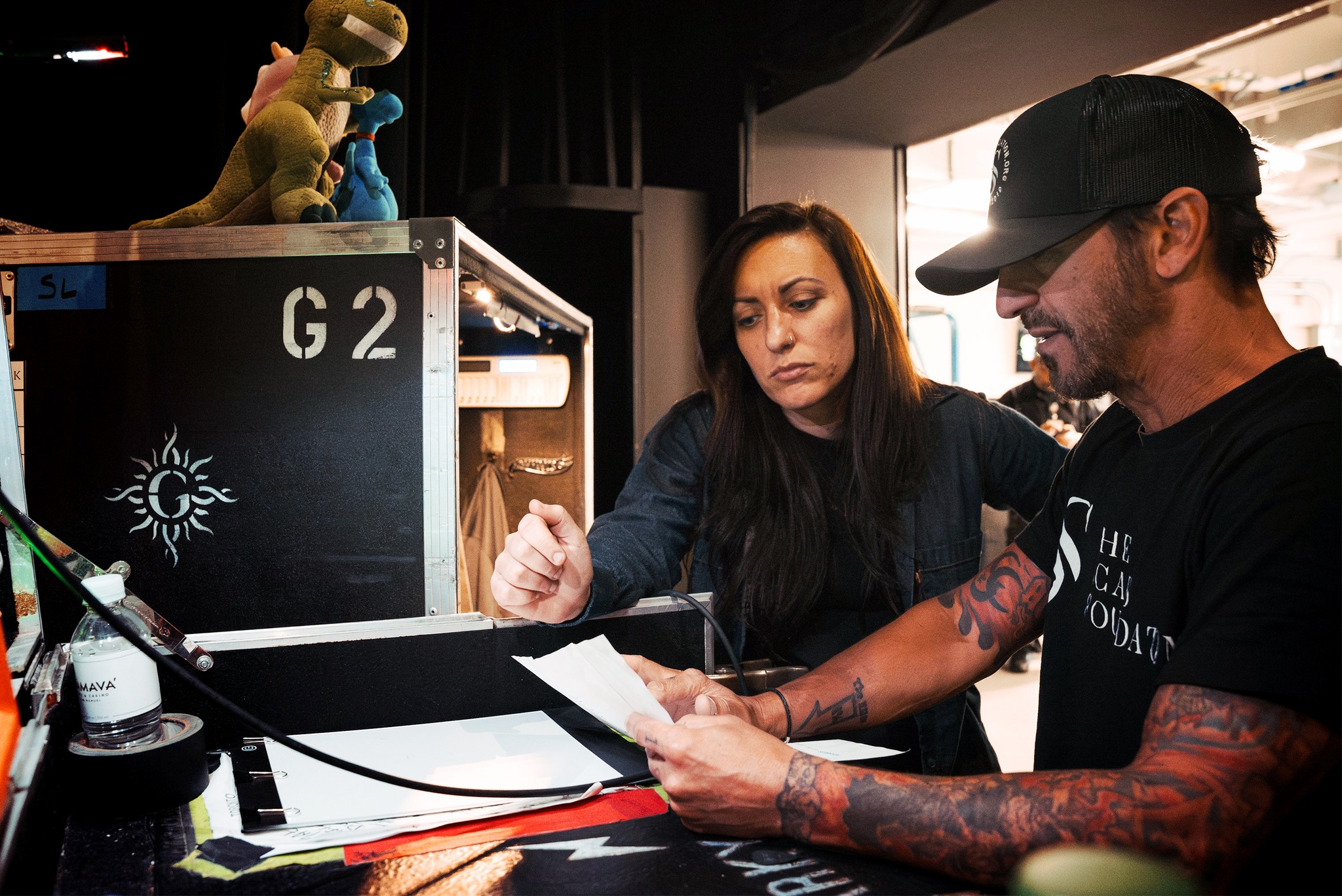 Reorganizing the setlist with @sullyerna. Looking soooo important here. ;)
photo: @francescaludikar