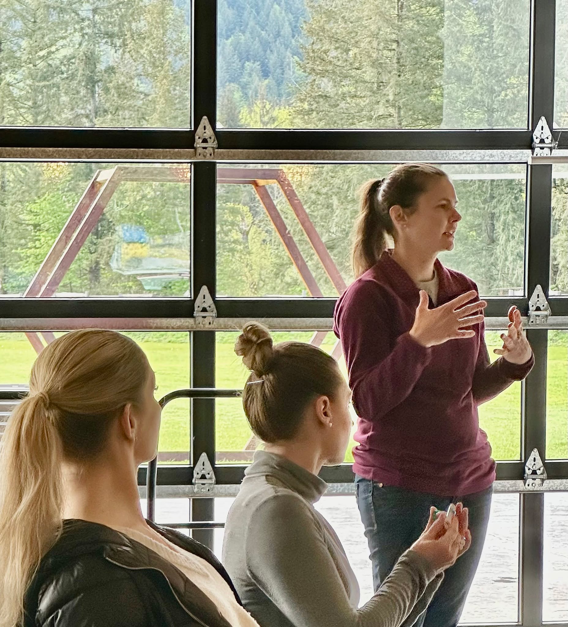 This week’s Keep it Local presenter was Katie Fielder; photographer and owner of Jubilant Studios. Jubilant Studios is a husband-and-wife team of photographers based in North Bend, WA and serving most of the greater eastside area. Jubilant Studios is focused on providing timeless, beautiful images and an exceptional client experience!
Learn more about the talented and creative duo here: https://www.jubilantstudios.com/