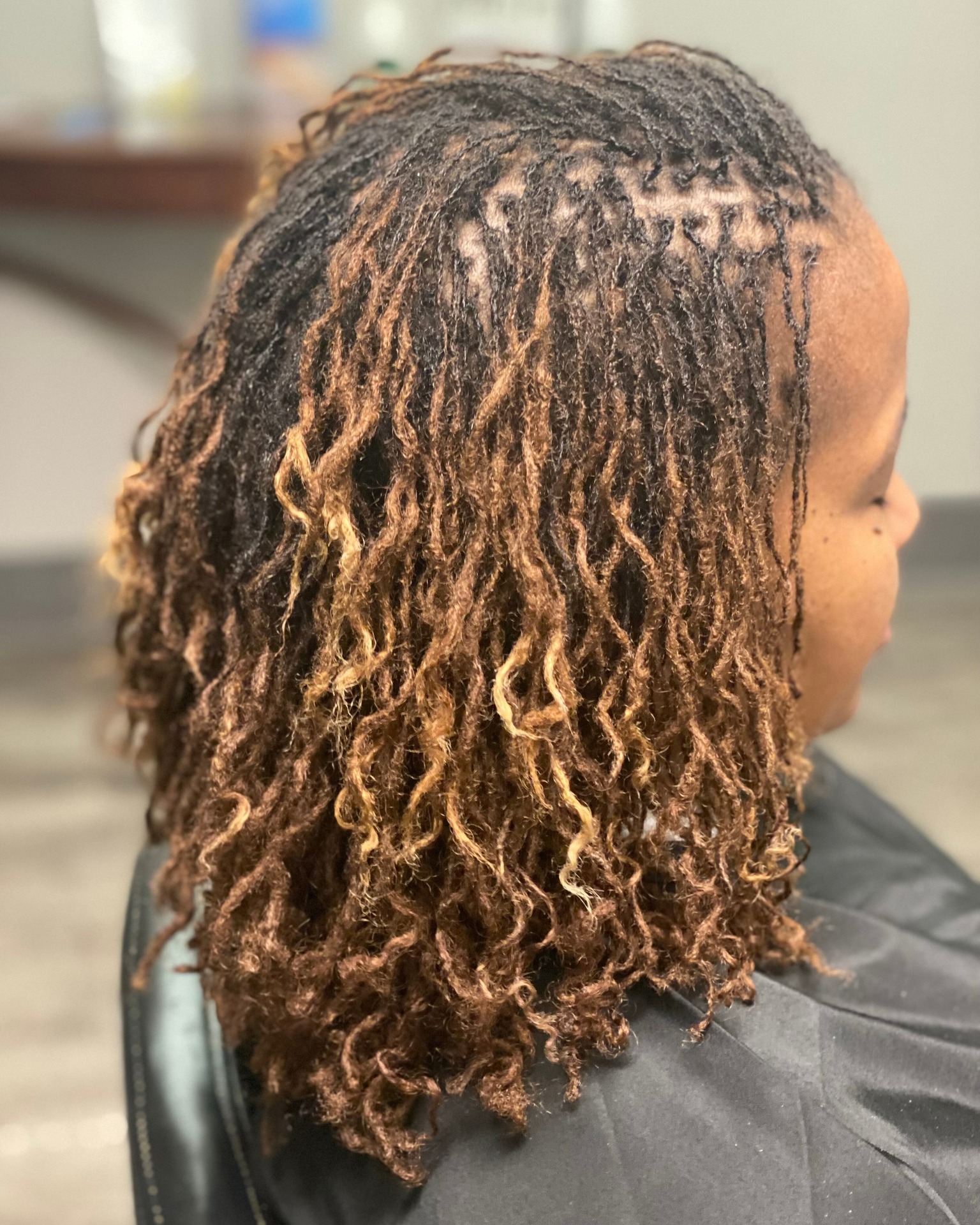 Up Close and Personal with your Journey! Every stage is for you to own.
#locks #sisterlocks #divinelook #divinelookteam #uslocticians #locklove #coloredsisterlocks #sisterlockstyles #lockbraidout #lockretightening