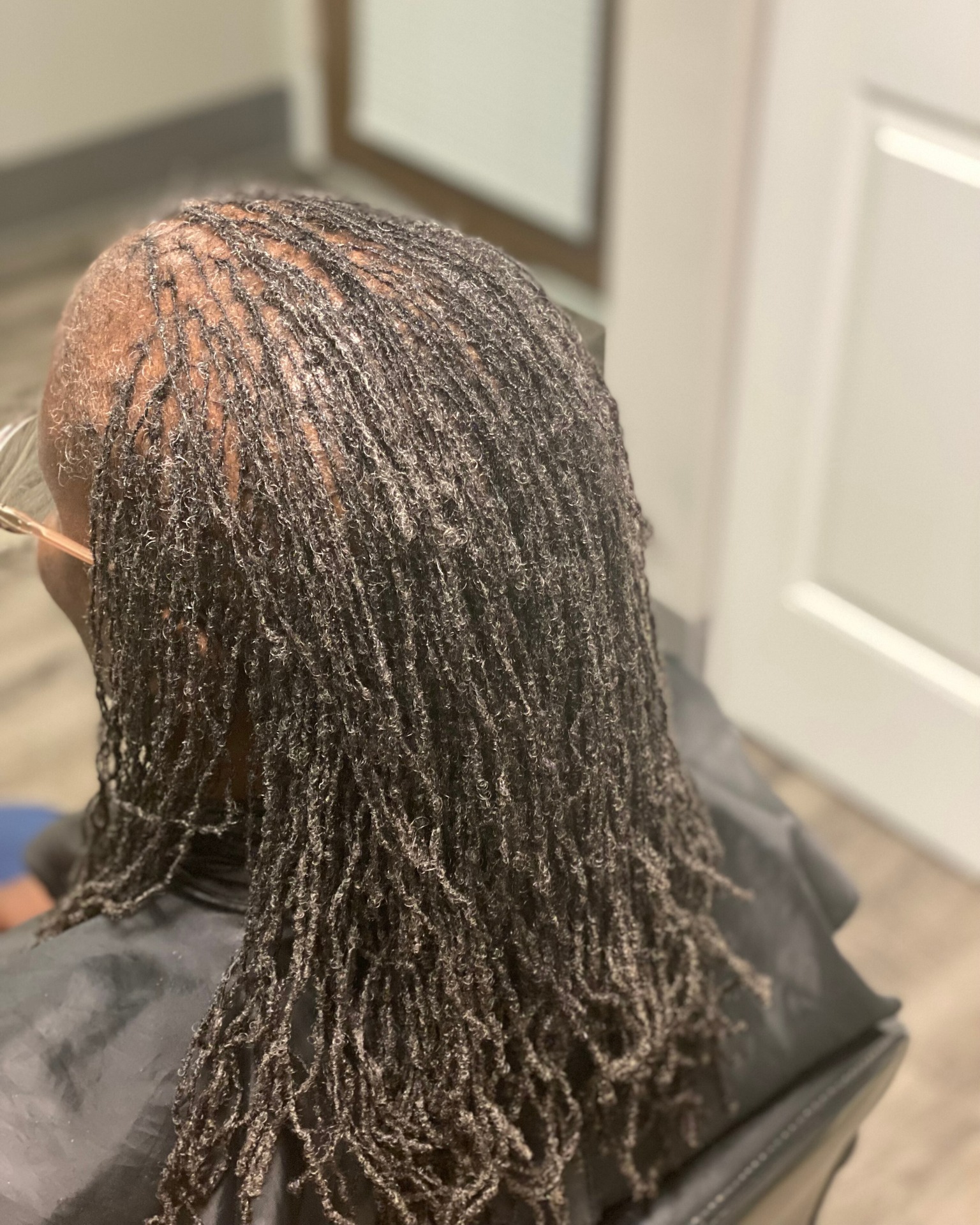 Salt & Pepper Sisterlock Retightening !
#thedivinelook #divinelocks #sisterlocks #sisterlockretightening #greylocks #greysisterlocks #OhioInterlocks #SisterlockRetightening