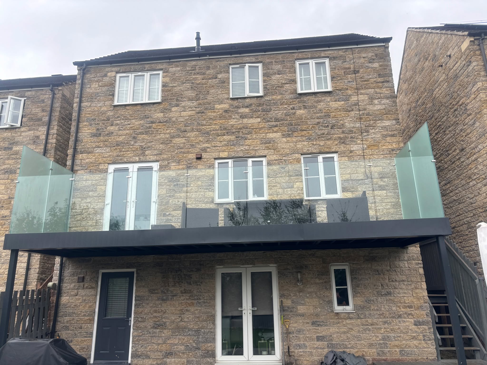 đď¸â¨ From Concept to Reality: 16m² Anthracite Steel Balcony with Frameless Glass & Privacy Screens
Weâve taken this project from the ground upâcreating a stunning 16m² anthracite grey steel balcony, complete with frameless glass balustrades and privacy screens. This setup provides both a sleek modern look and practical privacy, making it a perfect outdoor extension. đżđĄ
Check out the transformation in the photos below! đ¸
For more of our work, visit www.premierglassbalustrades.co.uk
#BalconyInstallation #SteelAndGlass #PrivacyScreens #FramelessGlass #OutdoorLiving #PremierGlassBalustrades #AnthraciteBalcony