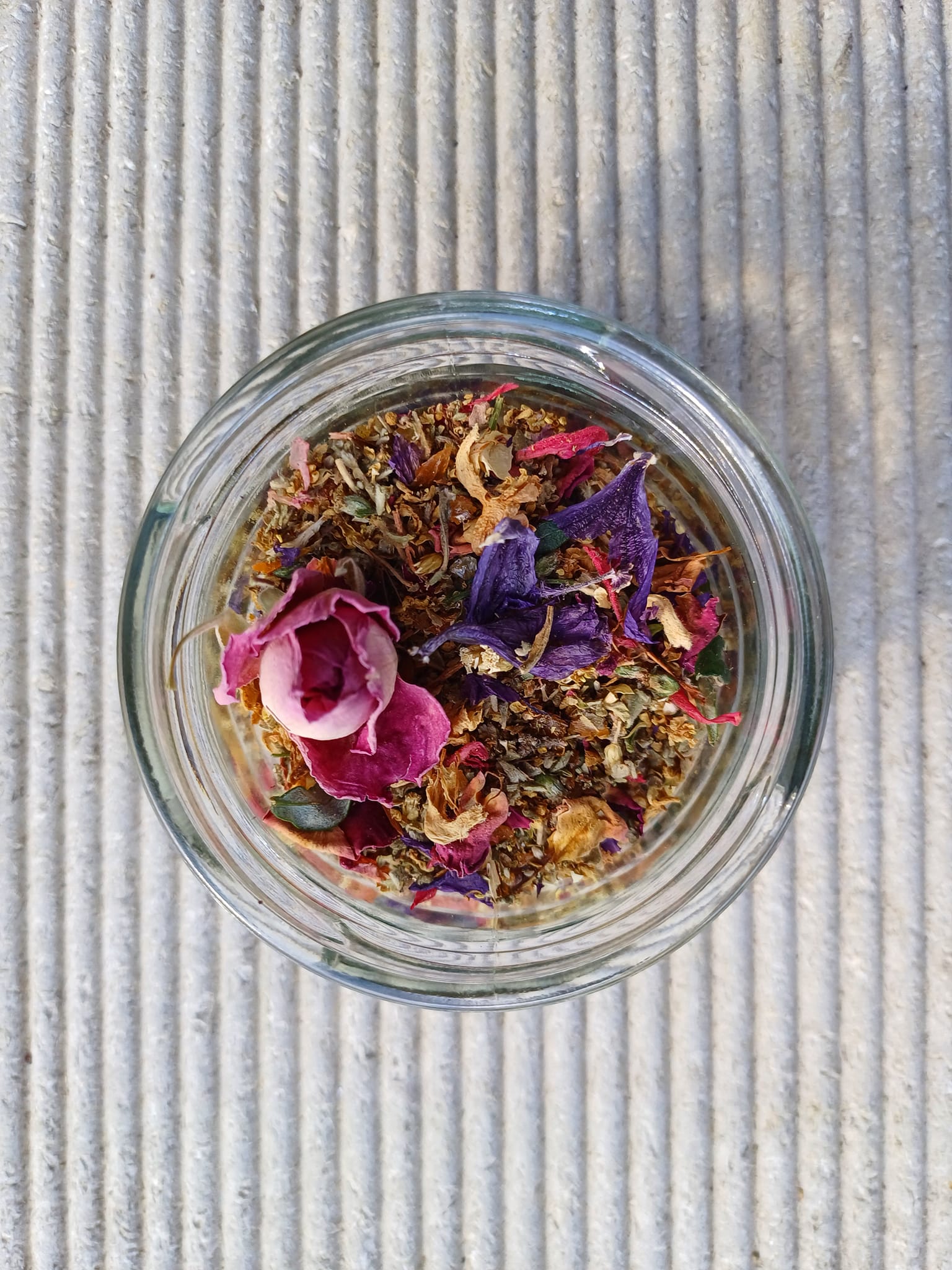 Ab nächster Woche zum Erwerb:
feine Zauberband-Räuchermischungen:
* weibliche Urkraft"
* "Geborgenheit"
* "Neubeginn"
* "Loslassen"