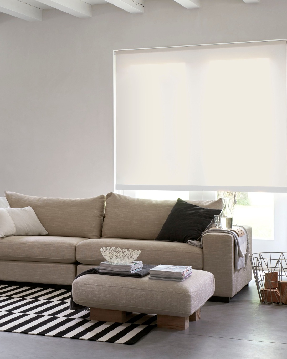 Duo Rolgordijnen: Stijl en Comfort✨
Met onze duo rolgordijnen breng je zowel sfeer als functionaliteit in je interieur. Dankzij de unieke stofcombinatie kun je eenvoudig schakelen tussen privacy en lichtinval. Perfect voor in de woonkamer om de ideale balans in je huis te creëren!💫
#duorolgordijnen #raamdecoratie #interieurinspiratie #trends #Intrento