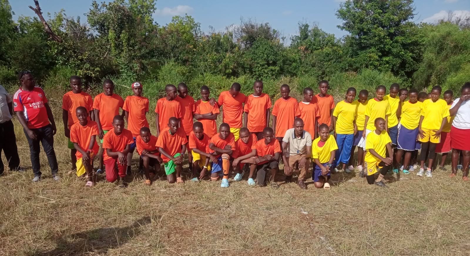 Our footy project a-building! Teams from local primary schools - girls and boys - two streams, under 13s, and 13s - 15s. We aim to engage 12 primary schools and start league & knockout competitions, all training with a qualified coach.
Eventual aim: to get at least four players into National Teams within 10 years!
Sport/teamwork/fun!!