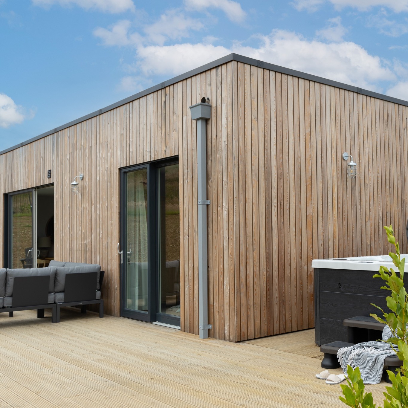 Designed with both style and character in mind, our properties are clad in stunning Larch wood, seamlessly blending with the surrounding landscape.
This carefully considered design ensures each home complements its environment while enhancing the area's natural beauty.
#Willingcott #MayBankHoliday #SprinkBankHoliday #LongWeekendRetreat #EscapeToTheCoast #LuxuryLiving #DevonEscape