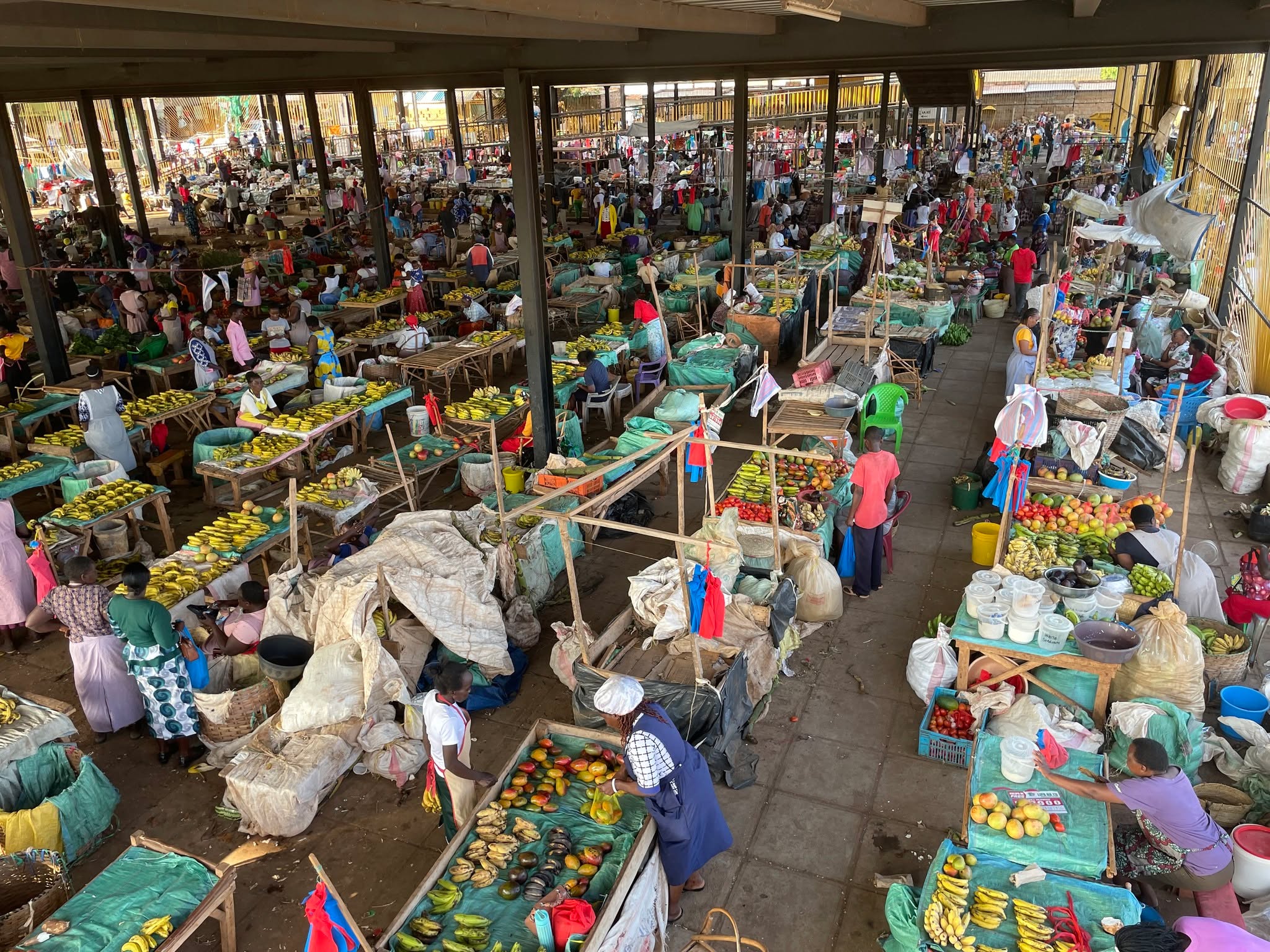 Our visit to St Peter's: sensory overload at Kathwana market; our visitors after a bargain; last two pics - the sugar cane experience! 😋