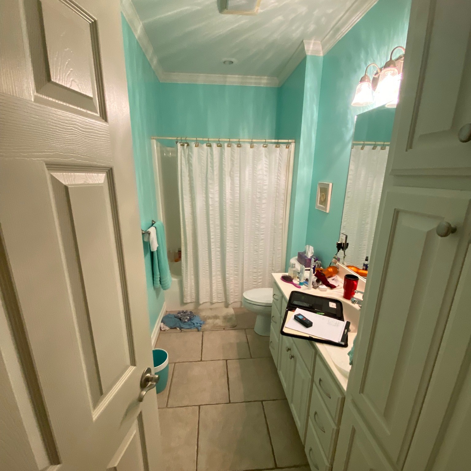 New look for this house coming up!
#abovestandardsllc #homeremodeling #beforepictures