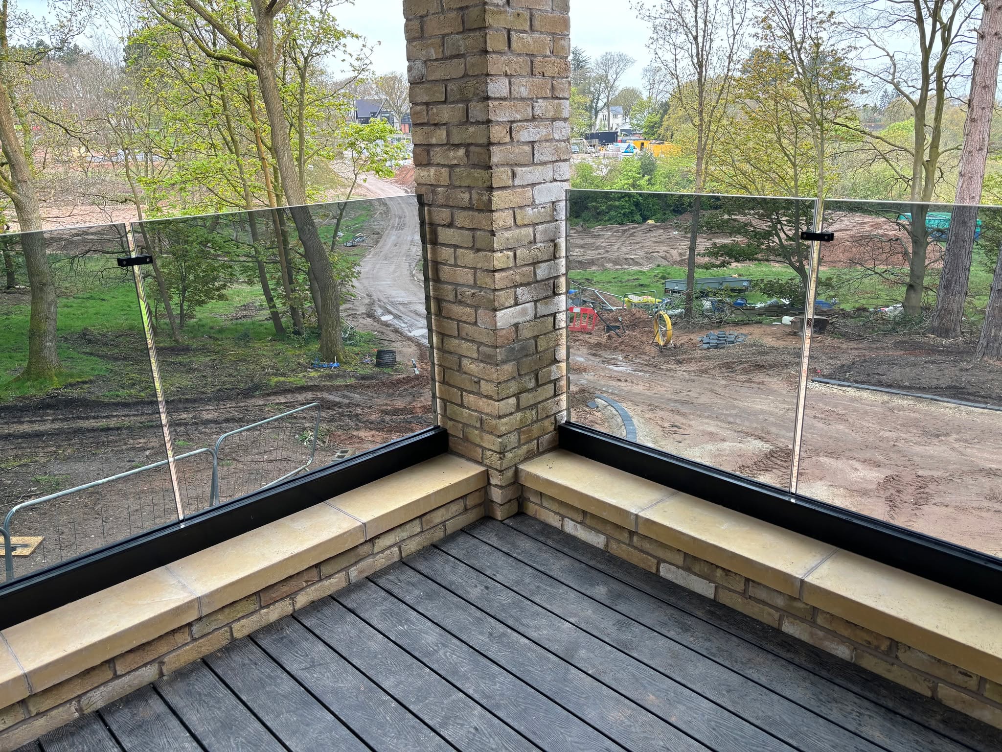 đ ⨠New Build Feature: Tinted Grey Glass Balustrade Installation đ¤
Weâve just completed a sleek and sophisticated balustrade installation for this stunning new build. The balustrade features tinted grey, toughened, and laminated glass, housed in a bold black base track for a modern, striking look.
This combination not only enhances the design but also provides top-tier safety and durability. Check out the photos to see how it complements the contemporary architecture! đď¸đł
#NewBuild #TintedGlass #LaminatedGlass #ModernDesign #GlassBalustrade #BlackFinish #ConstructionGoals #safetyandstyle
www.premierglassbalustrades.co.uk