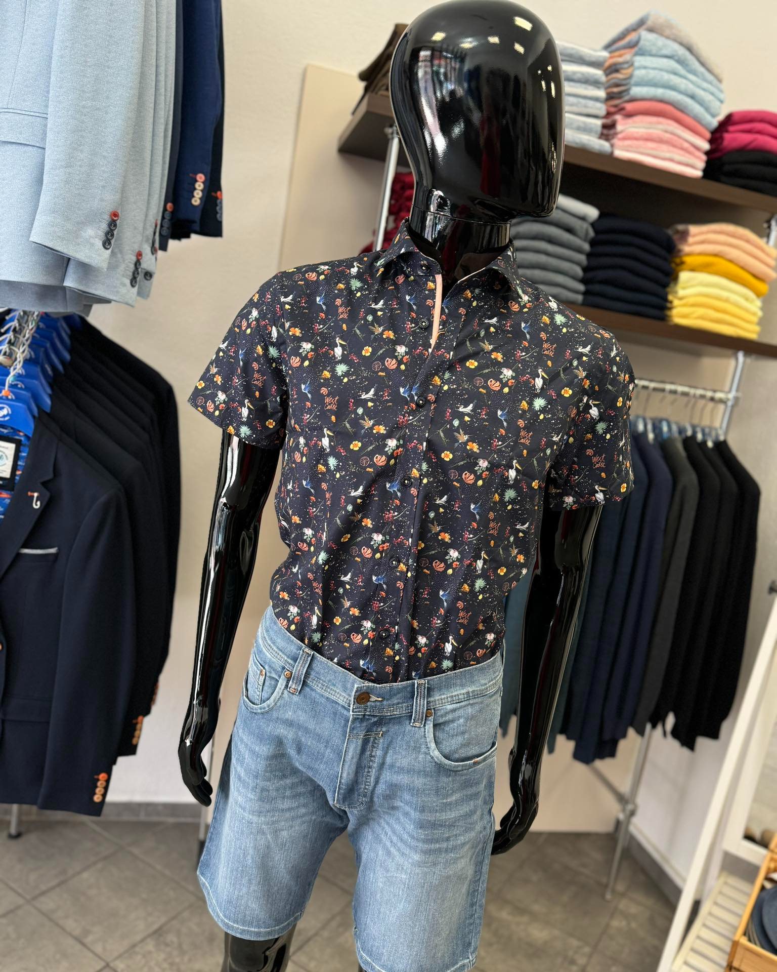 Požehnání v teplém počasí je pánská košile s krátkým rukávem. ✌👌🤩
e-shop: https://www.mejta.cz/product-page/a-fish-named-fred-p%C3%A1nsk%C3%A1-ko%C5%A1ile-s-kr%C3%A1tk%C3%BDm-ruk%C3%A1vem-8
@Sledující