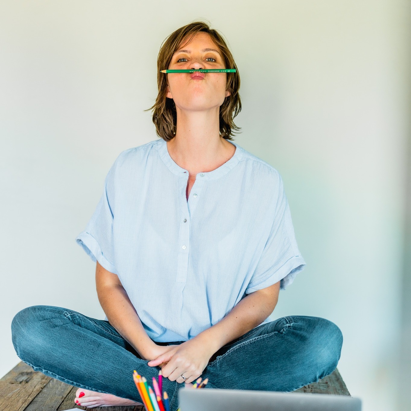 Dag van de Ondernemer vandaag! 🥳
Ondernemen is eigenlijk een beetje als marshmallows: vaak fantastisch lekker, soms wat plakkerig en af en toe brandt er eentje aan. Maar juist in die knapperige uitdagingen ontvouwt zich het smakelijke avontuur van het ondernemerschap.
.
.
#dagvandeondernemer #ondernemen #vrouwelijkeonderneemster #ondernemersdromen #positivevibes #staywild #studiopetitehermine #studiohermine
📸 @an_epic_view