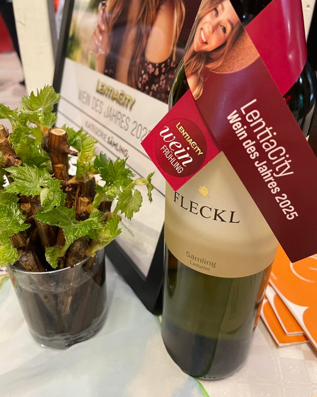 Unser Sämling „Liebelei“ 🏆 wurde zum Wein des Jahres gekürt.. Wir freuen uns über die Auszeichnung.. 😊 #weingutfleckl #prämierung #sämling