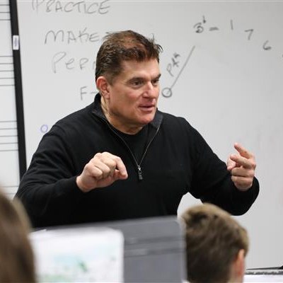 Stephen Melillo ist einer der eigenwilligsten und erfolgreichsten amerikanischen Komponisten der Gegenwart. Tiefgründige philosophische Gedanken verbinden die einzelnen Kompositionen und machen seine Musik zu einer Geste der Menschlichkeit. “JIDAI” ist ein imposantes und klanggewaltiges einsätziges Werk für ein modernes sinfonisches Blasorchester des 21. Jahrhunderts. Melillo selbst widmet das Stück den “Helden von immer und ewig” und schreibt im Vorwort selbst: “Die ständig lebendige, immer fließende, sich nie ändernde Zeit des Helden.... Ein Vermächtnis, das von Generation zu Generation weitergegeben wird. Eine Idee, die so bleibt, wie sie immer ist, rein in Herz und Geist”. @stephenmelillo
Bildrechte: Midlakes Schools
#stephenmelillo #werkvorstellung #konzertprogramm #jidai #sinfonischesblasorchester #bpho #osttirol #seidabei