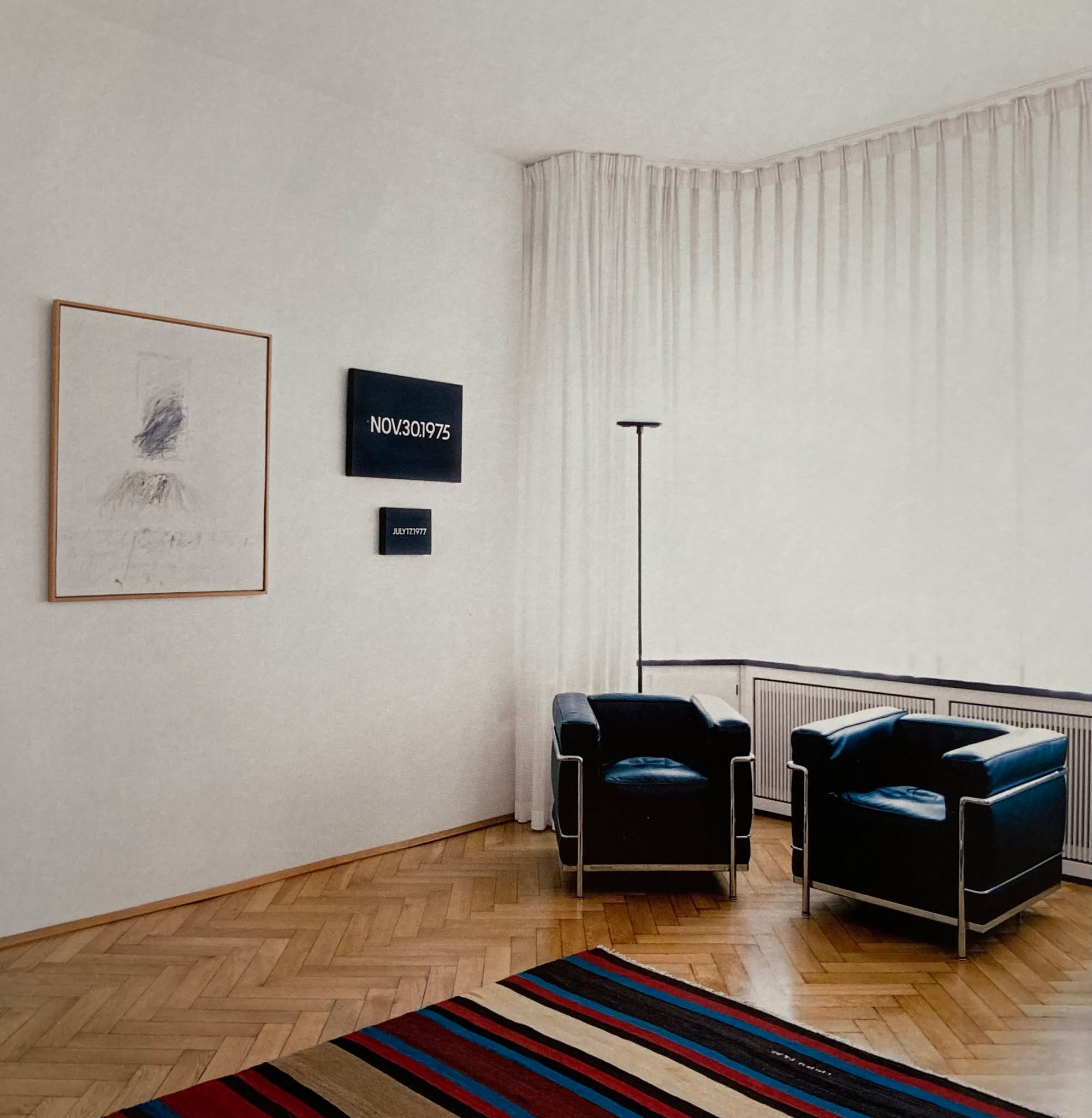 From 2004 to 2007, German photographer Candida Hofer travelled the world to photograph the iconic Date Paintings by Japanese artist On Kawara, in the homes of private collectors. On Kawara is one of the greatest international figures of twentieth-century conceptual art. Fascinated by the passage of time and our ability to measure it, he began his landmark Date Paintings series in 1966. In these works, he paints a specific date (always corresponding to the date on which the work was executed) in white capital letters on a darker monochrome background. Kawara is said to have produced some 3,000 Date Paintings over a period of 48 years. These works illustrate his metaphysical obsession with the passage of time, and his vision of art, which he wished to be as devoid of personal emotion as possible.
Through the lens of Candida Hofer—also known for her photographs of empty spaces in which she tries to find psychological residues—“Date paintings in Private Collections” is an opportunity to discover the often very sober interiors of collectors of Date Paintings, where only a few decorative elements and these dates allow us to penetrate their intimacy. Some interiors are less uncluttered: in Basel, a collector presents “Oct.16,1986” with a society portrait by Andy Warhol, an Arazzi by Alighiero Boetti, and a work by John Baldessari. In more stripped-down interiors, the significance of these works (chosen probably for their date) to their owners is to be discovered and interpreted. Some collectors choose a date for a sentimental reason (like a birthday) or an important day in history. For example, a collector in Cologne owns a dozen Date Paintings, all from the 1990s, with different dates and shades. In Zurich, a Date Painting ("May 29, 1972”) fits into a bookcase: during the Moscow summit that took place at the time, Kissinger obtained from the Soviets the idea of a phased global settlement of the Israeli-Palestinian conflict. Another collector owns a work dated November 30, 1975, the date of the proclamation of the People's Republic of Benin.
#onkawara #candidahöfer #interiordecorator #contemporaryart #datepaintings #interiordesign