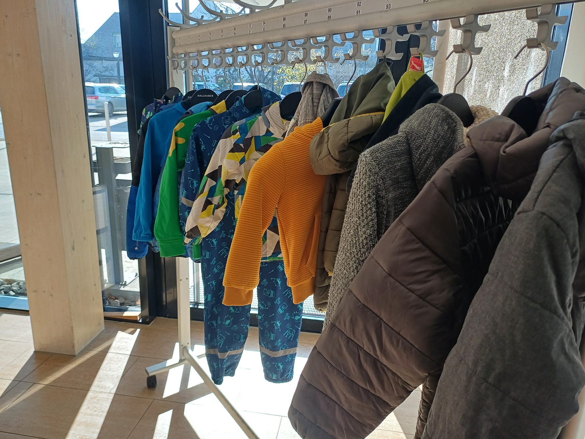 Tauschmarkt und Flohmarkt!
Du suchst Geschenke für Weihnachten oder möchtest dich neu einkleiden? Komm bei uns vorbei!