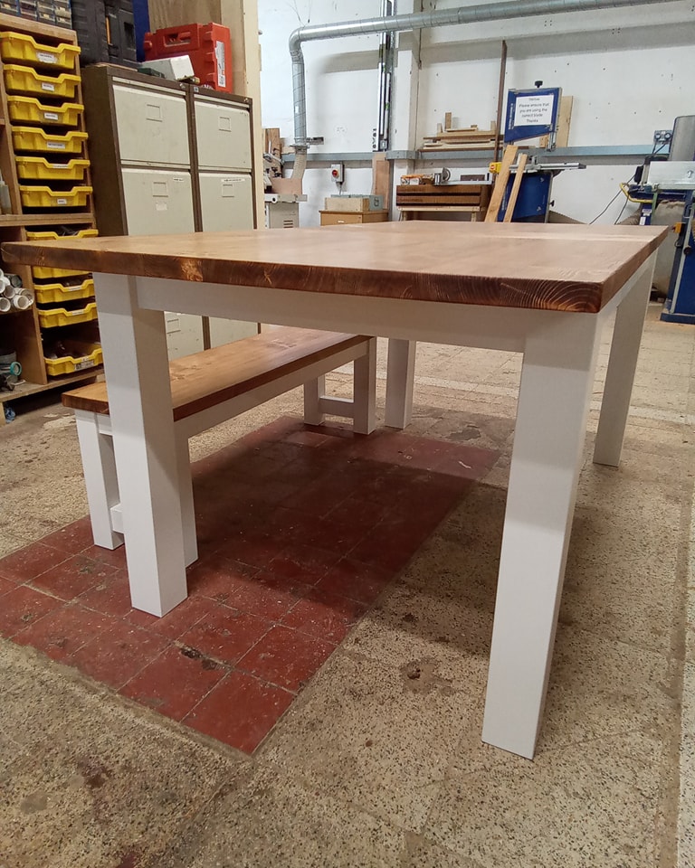 The finished product. Extendable dining table with bench, stained and painted and ready for delivery. There's still time to order a handmade table delivered in time for Christmas 🎄