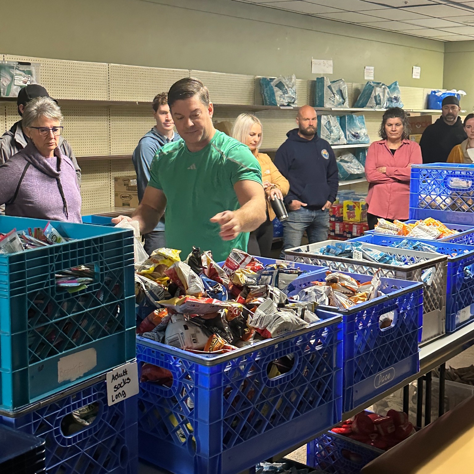 I couldn't be more proud of these amazing business owners! We had a field trip this week to Feed Kiddos, a 501(c)3 organization dedicated to supporting the the needs of children facing food insecurity in the Snoqualmie Valley. It was so much fun to come together and volunteer as a group for a such a worthy cause! We packed close to 400 bags as a group. It was such a cool thing to be a part of. We all walked away with a renewed sense of how impactful we can be as a group TOGETHER...and the desire to volunteer at Feed Kiddos on a regular basis.
#volunteer #community #feed #kiddos