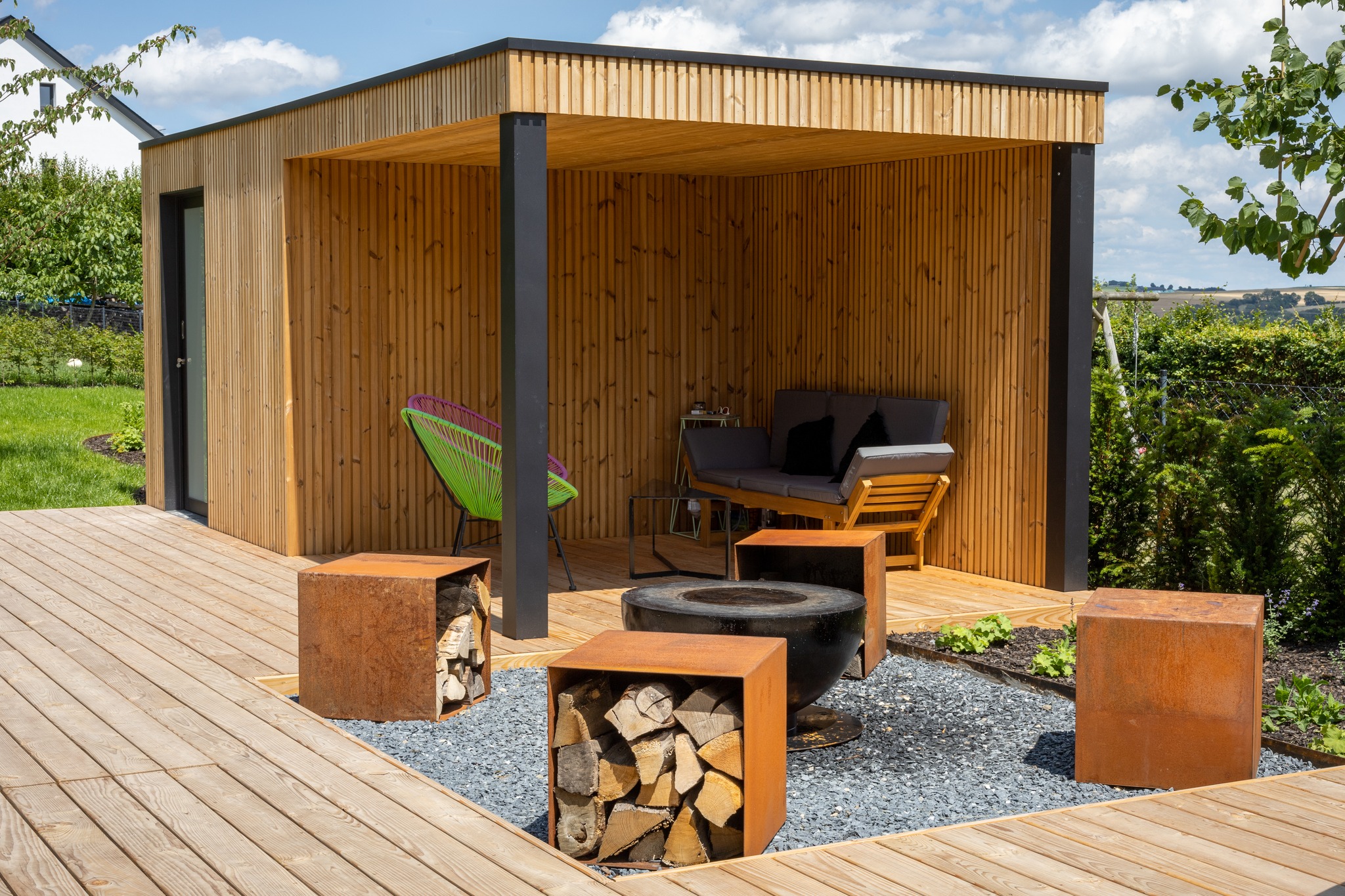 Dir verbréngt är Vakanz doheem a grillen soll net ze kuerz kommen?
Eise Plancha Grill "MBowl 800" mat sengen 800cm Duerchmiesser ass de perfekte Begleeder fir e puer flott Stonnen mat ären Allerléifsten ze verbréngen. Nom grillen straalt den MBowl nach genug Hëtzt aus fir gemitterlech beim Feier ze chillen.
Präiss: 1.495€
Info a Bestellung 👉 https://letzshop.lu/fr/products/plancha-mbowl-800-dd565b