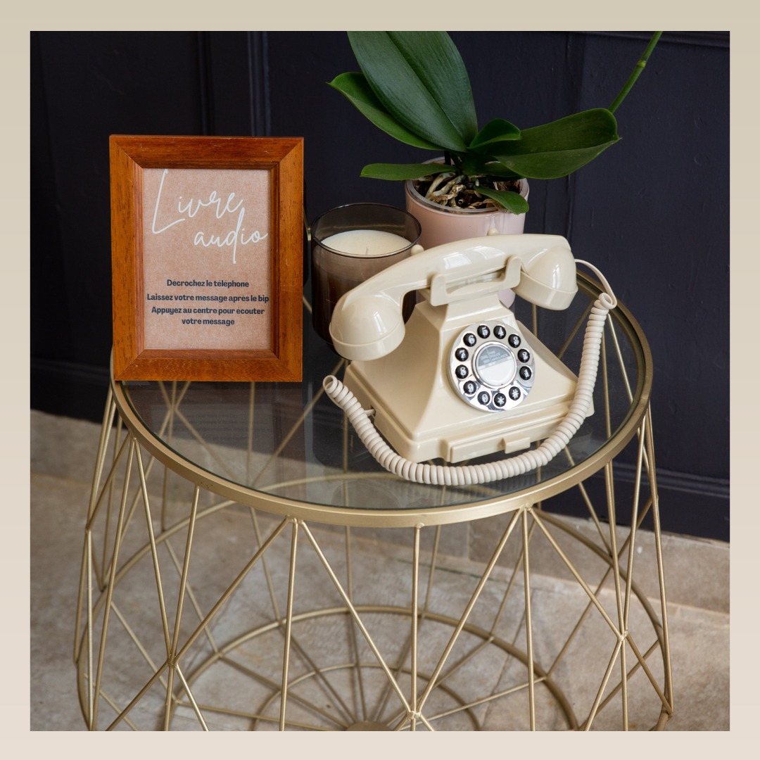 ☎ LIVRE D'OR AUDIO ☎
Le principe est simple.
- Décrochez le téléphone
- Laissez un message après le Bip sonore.
- Raccrochez
Tous les messages sont enregistrés dans le téléphone et vous seront transférés après votre événement.
📸 @camille.leduc_photography