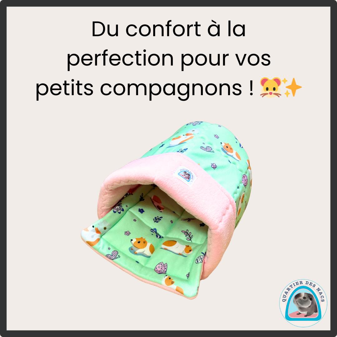 Le Dodo Salon et son Coussin Amovible 🏡🐾
Du confort à la perfection pour vos petits compagnons ! 🐹✨
Découvrez le Dodo Salon, une maisonnette douillette avec son coussin amovible. Un véritable cocon pour garantir bien-être et sérénité à vos animaux .
Un duo de confort inégalé : Dodo Salon + Coussin Amovible
• Maisonnette matelassée : idéale pour offrir un espace chaud et sécurisé.
• Coussin amovible inclus : facile à retirer pour le nettoyage ou un usage séparé.
• Rembourrage de qualité : mousse et le coussin avec une ouatine douce pour un maximum de confort.
• Personnalisable : choisissez les motifs et ajoutez un absorbant aux coussins en option.
Pourquoi choisir le Dodo Salon et son coussin ?
• Pratique : le coussin peut être retiré pour un nettoyage rapide.
• Confort garanti : intérieur matelassé pour protéger vos animaux du froid.
• Esthétique et fonctionnel : design soigné pour embellir leur habitat.
• Hygiénique : lavable en machine pour un entretien facile.
💡 Offrez à vos compagnons un coin douillet et chaleureux tout en décorant leur espace de vie.
Comment l’utiliser ?
• Placez le Dodo Salon dans un endroit calme de l’enclos.
• Le coussin amovible peut être utilisé dans le Dodo ou séparément.
• Idéal pour :
• Les moments de repos et de sommeil.
• Se cacher et se sentir en sécurité.
• Apporter chaleur et douceur à leur quotidien.
Commandez dès aujourd’hui ! Lien en bio
🎁 Le Dodo Salon et son Coussin Amovible sont disponibles dès maintenant sur notre site.
Offrez à vos NACs un nid douillet et pratique !
🐾 Quartier des Nacs – Prenez soin de vos petits compagnons avec amour.
#accessoireanimaux #cochondinde #chinchila #chat #lapins #lapin #confortanimal
