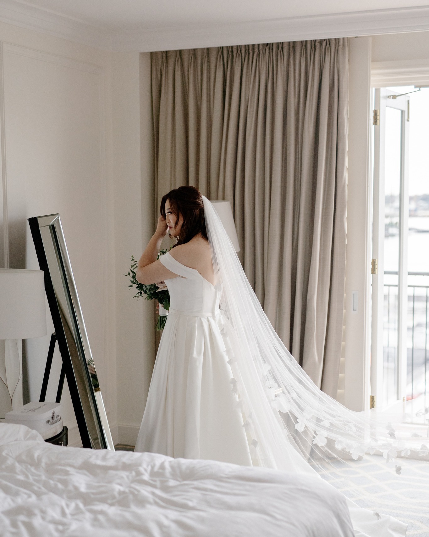 The Perfect Prelude: Prepping the Bride for her magical walk down the aisle 💍
Sophie & Joon's Wedding ✨
Wedding Planner @forthysweetlove
Bridal bouquets, styling and centerpieces @npm_events
Photographer @callanrobisonphoto
Brides hair and makeup @amychanhairmakeup
Makeup artist @mbkmakeupartist
Hair Stylist @hairby_anna_
Celebrant @lillianlyonlove
Cake @meliciouscakehouse
Fairy Lights @cakescoversandcandlesticks
DJ @funkyfunctions.com.au
Cars @hfweddingcars
Venue @estatevauclusehouse
#sydneybride #forthysweetlove #sydneyweddingplanner #love #imgettingmarried #bridetobe #bridalinspo #sydneyweddingphotography #sydneyweddings #sydneywedding #eventstylist #npmevents #sydneyweddingflorist #weddingshoes #bridalbouquet #weddingflowers #flowersofinstagram #weddinginspo #weddinginspiration