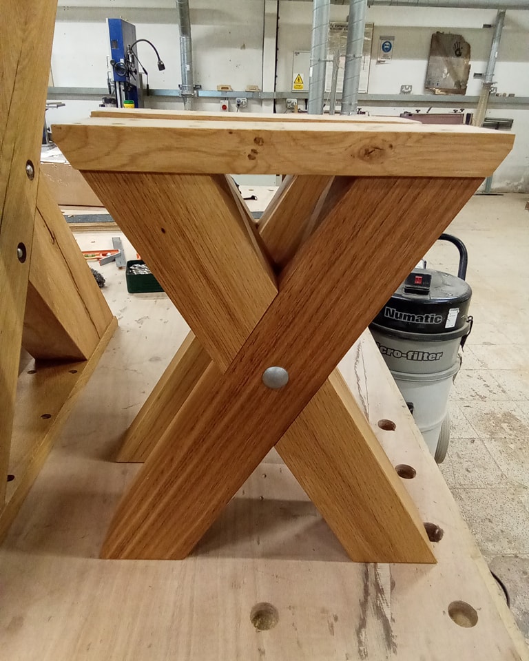 Components of an exquisite waney edge oak table with matching bench made by our head carpenter. Still time to get one made and delivered in time for Christmas ⛄