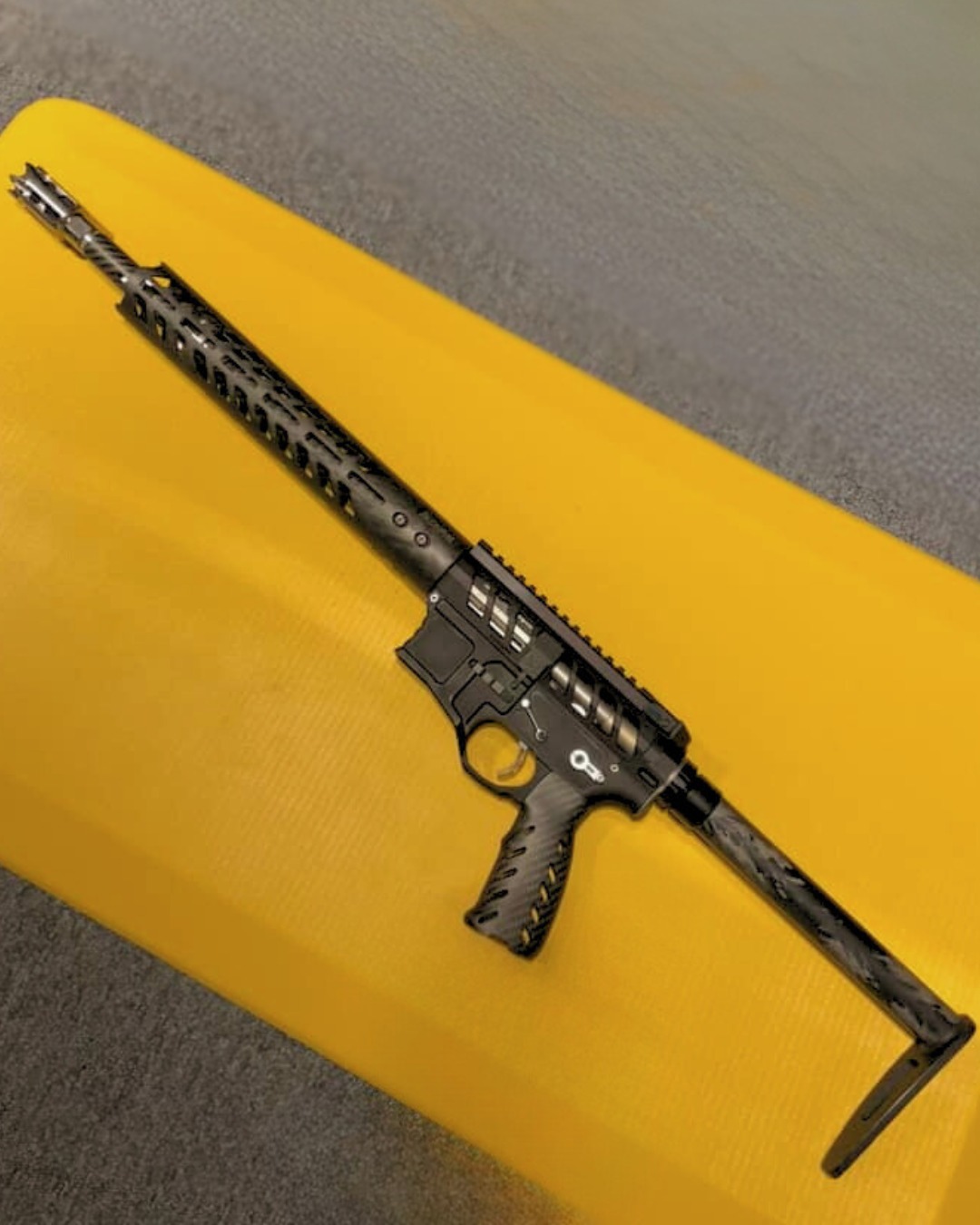 Thinking about upgrading to a full set of our carbon fiber products? Check out this incredible build featuring our carbon fiber handguard, buttstock, and pistol grip! Huge thanks to Erik for the tag - your setup looks awesome!🙌
#smokecomposites #MadeinUSA #Handguard #stock #pistolgrip #carbonfiber #carbonfibergunparts #ultralight #lightweight