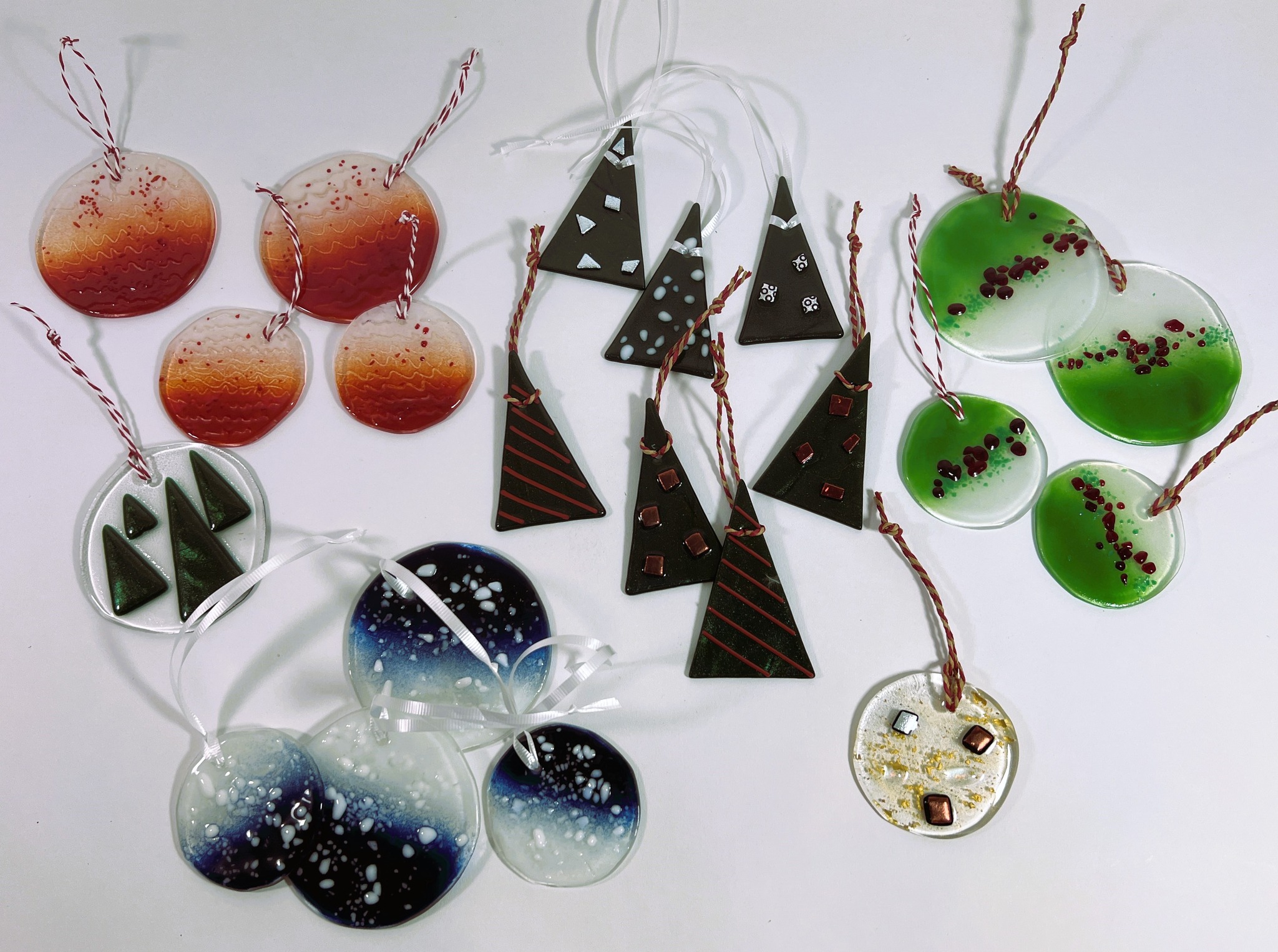 Just finished making these glass xmas decorations ready for my Studio Open on Sunday 17th December 10am - 4pm. Hope you can make it. 2790 Thomas Rd, Mahogany Creek.